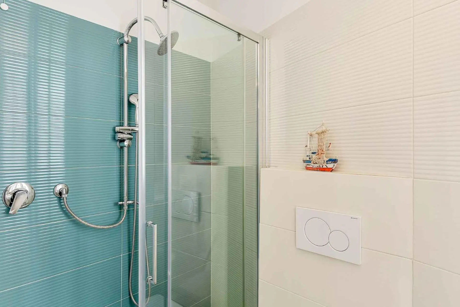Shower in Dreams Guest House