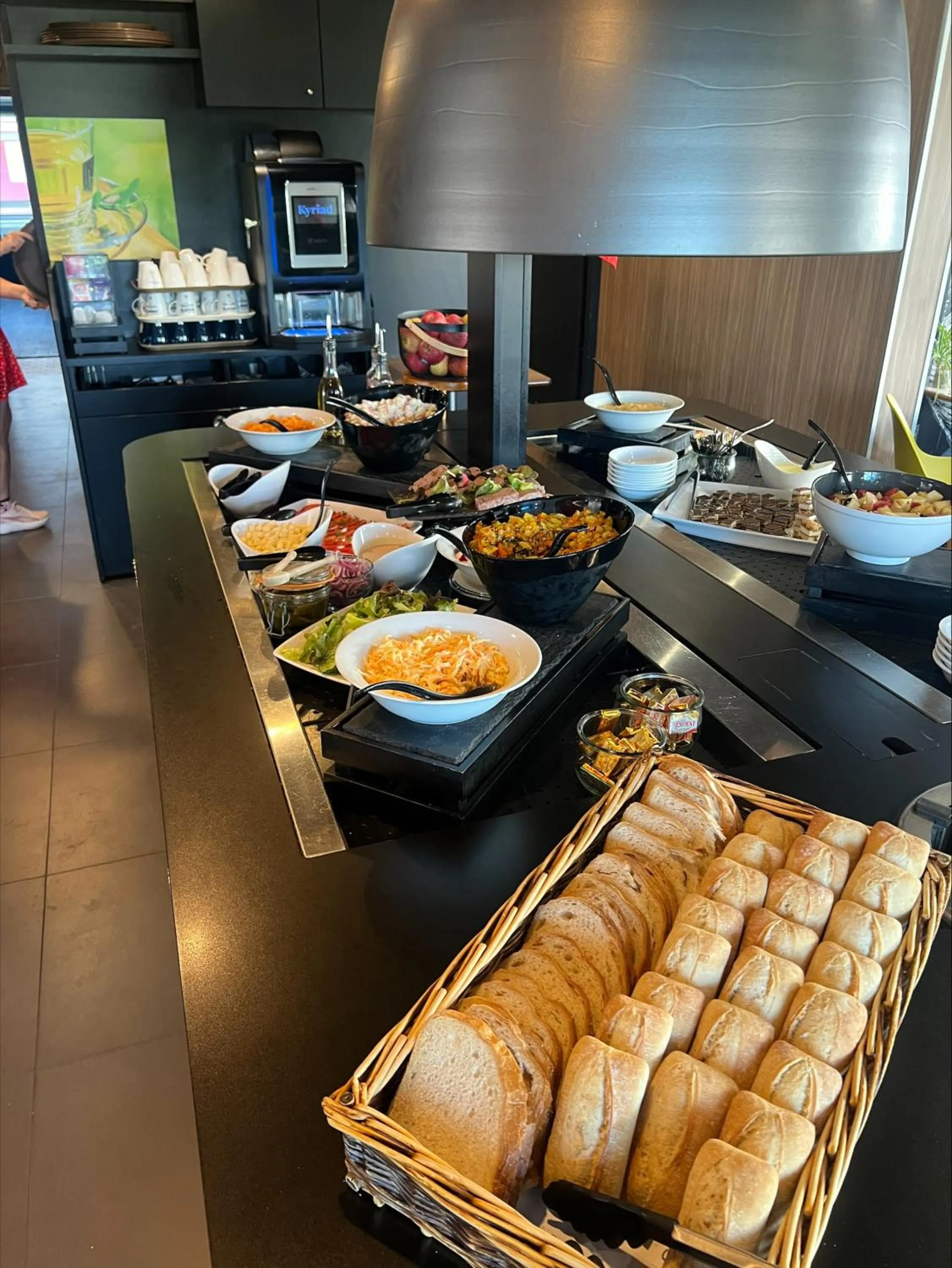 Food and drinks in Kyriad Rouen Sud - Oissel