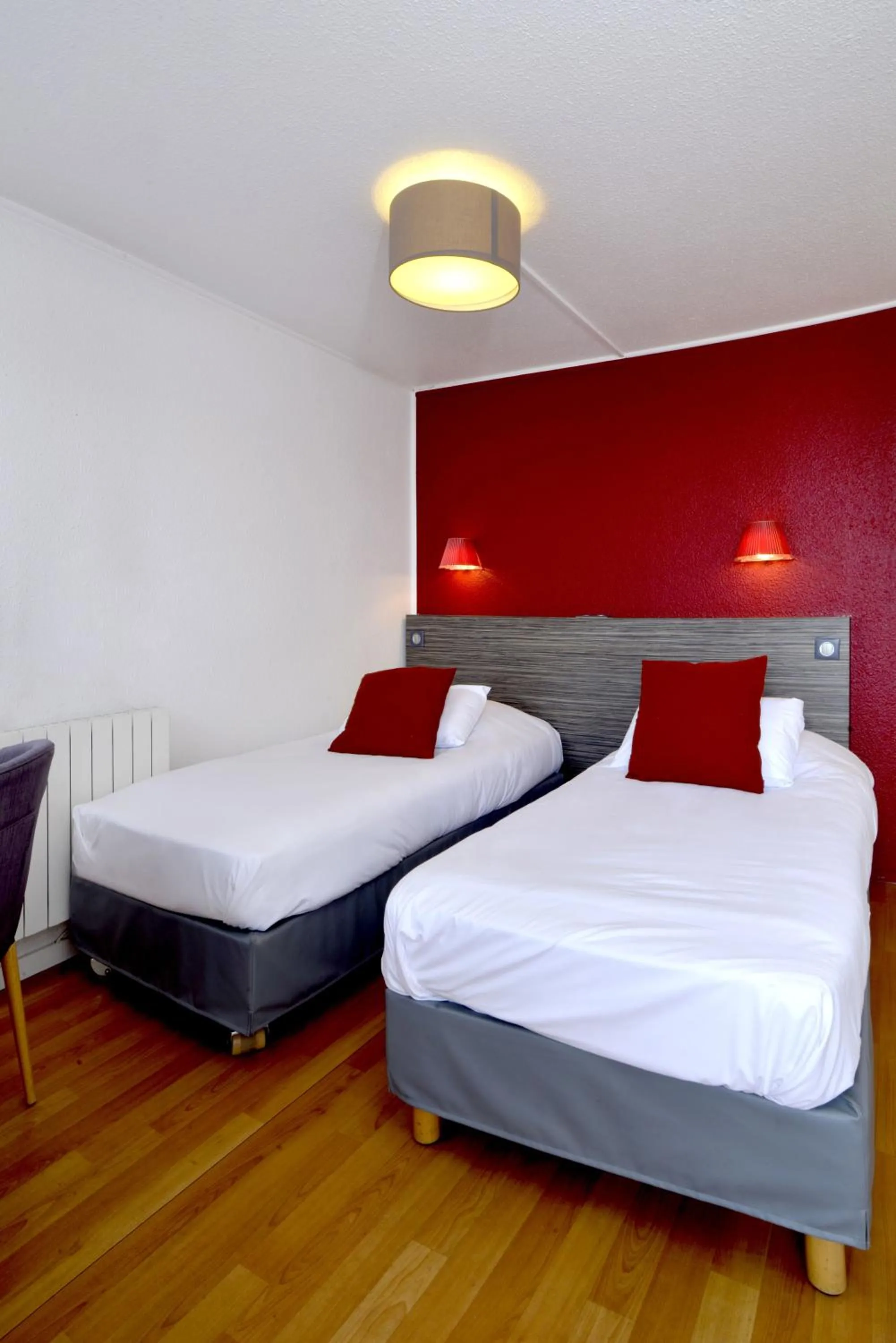 Bedroom, Bed in Kyriad Rouen Sud - Oissel