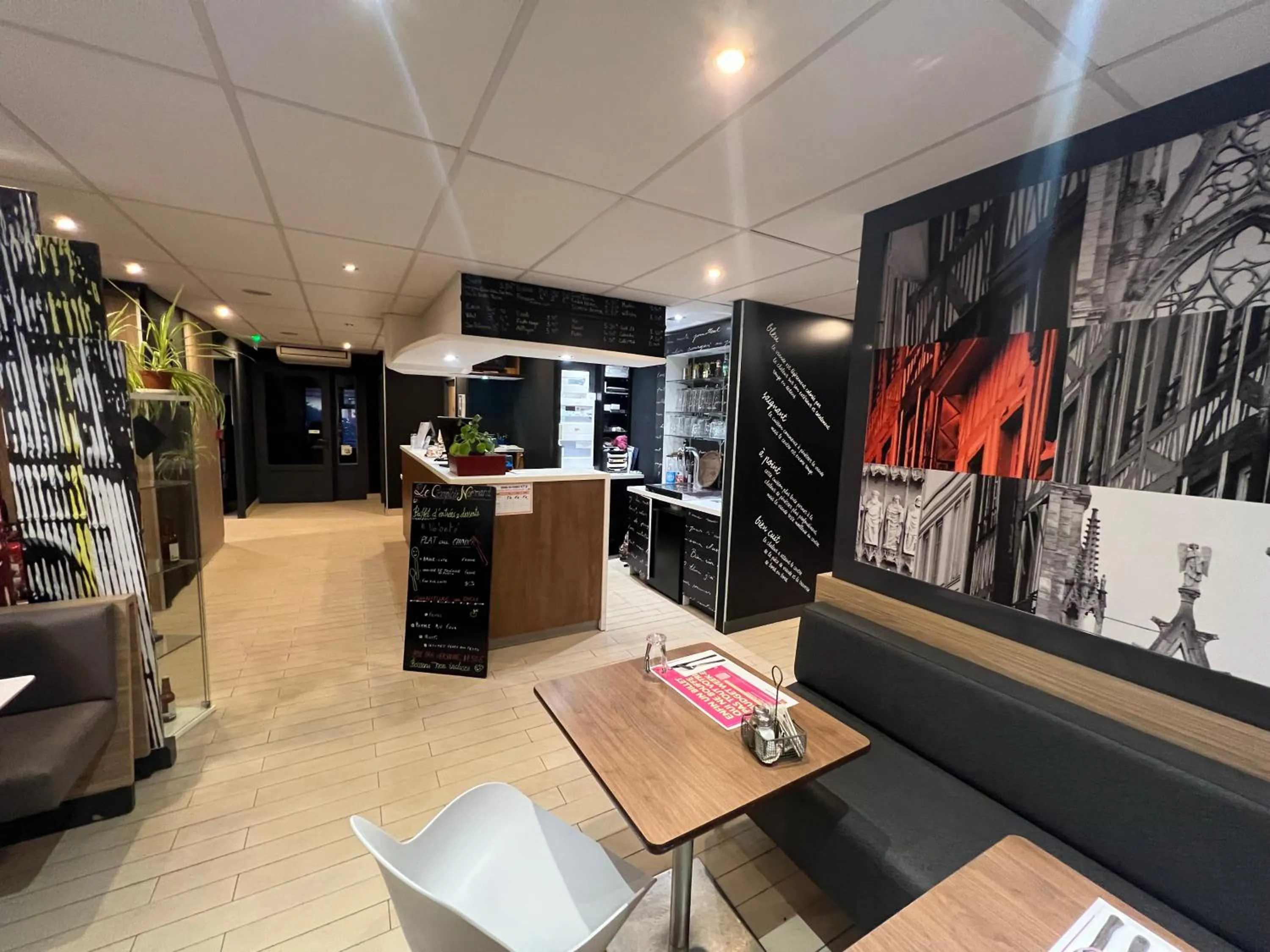 Lobby or reception in Kyriad Rouen Sud - Oissel