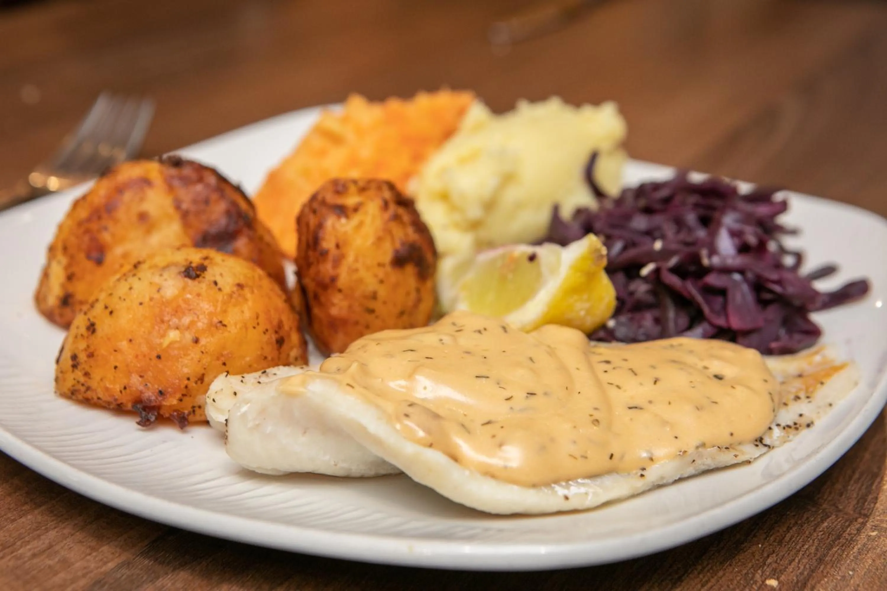 Food and drinks in Lyndene Hotel