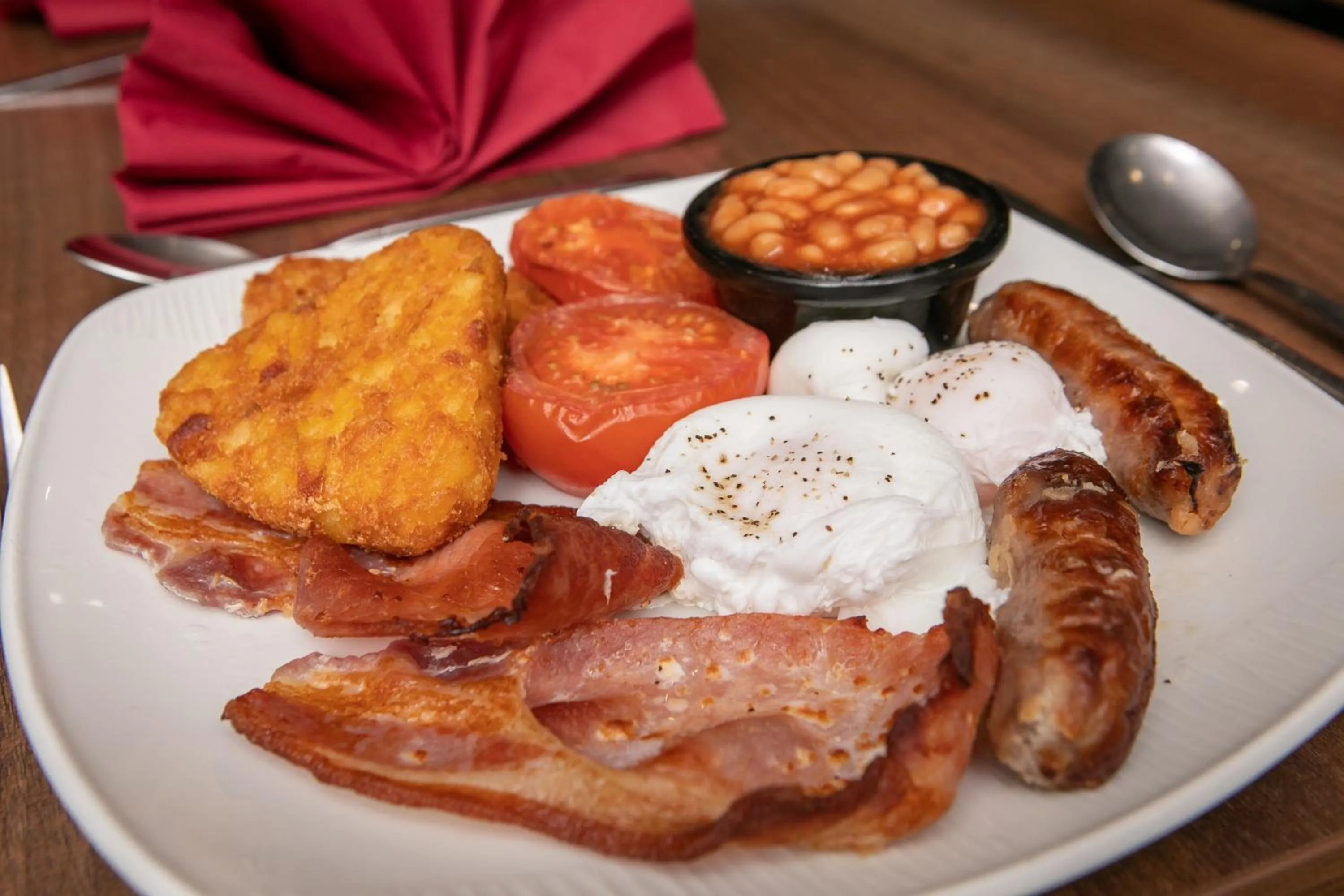 Food and drinks in Lyndene Hotel