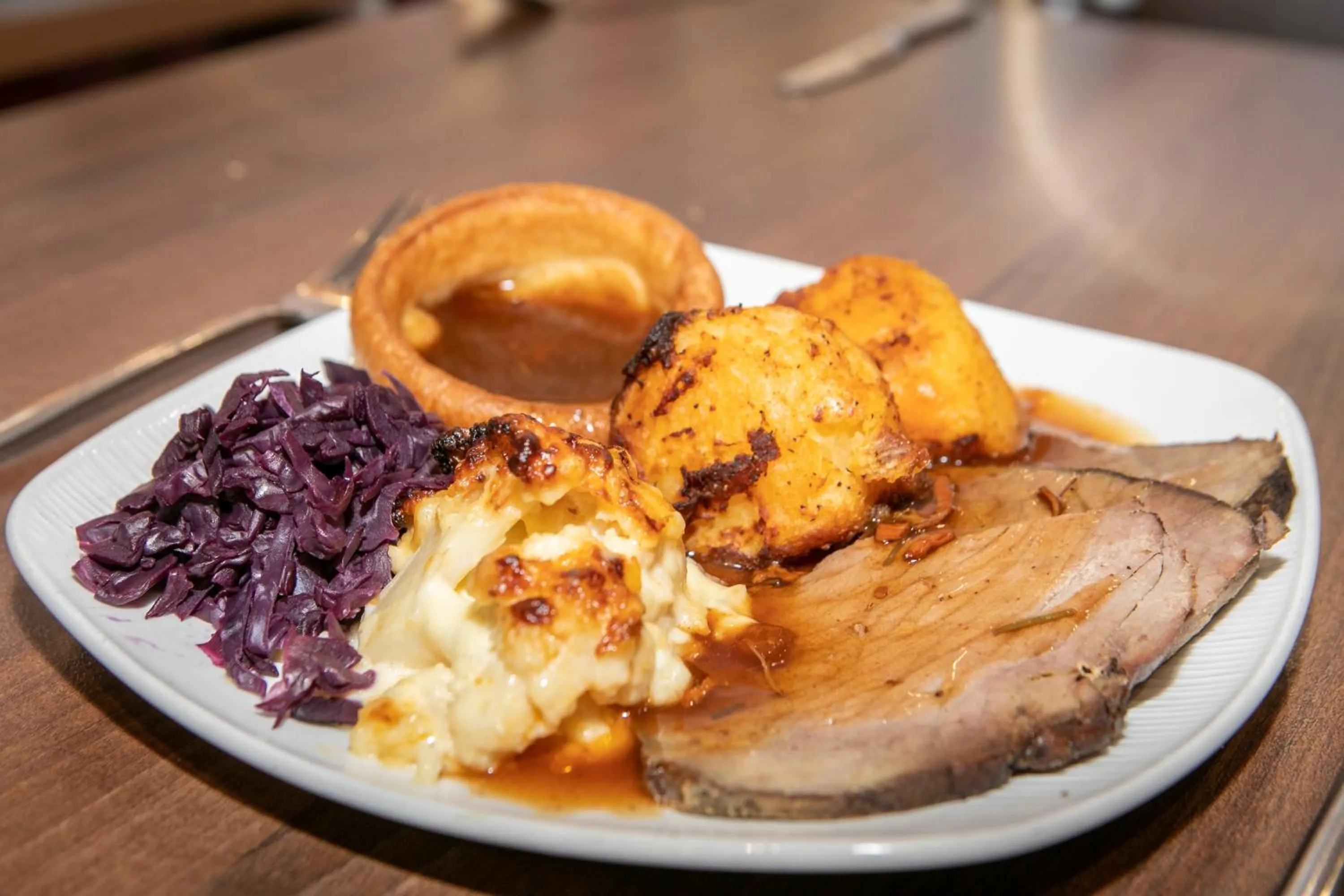 Food and drinks in Lyndene Hotel