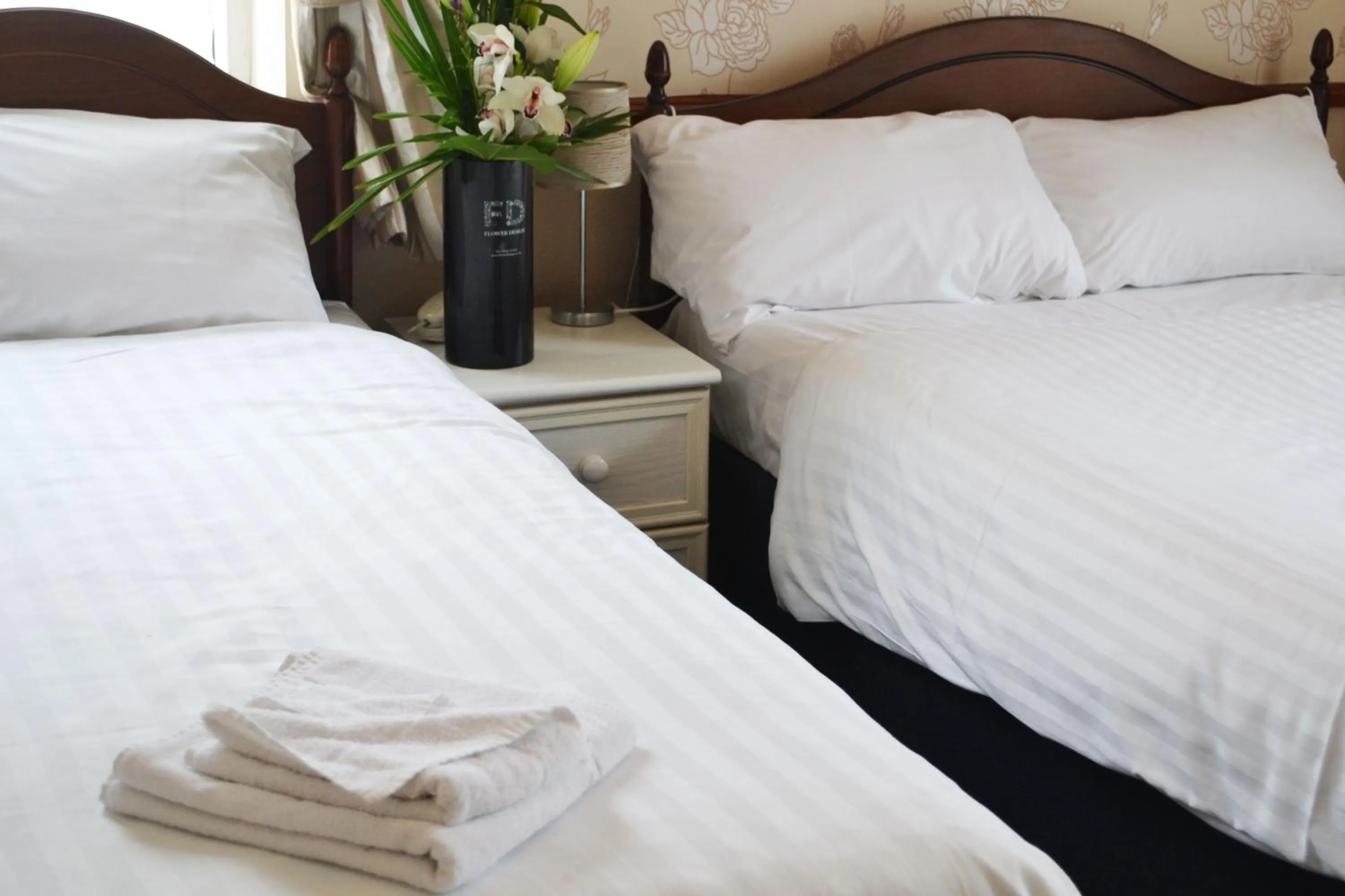 Bedroom, Bed in Lyndene Hotel