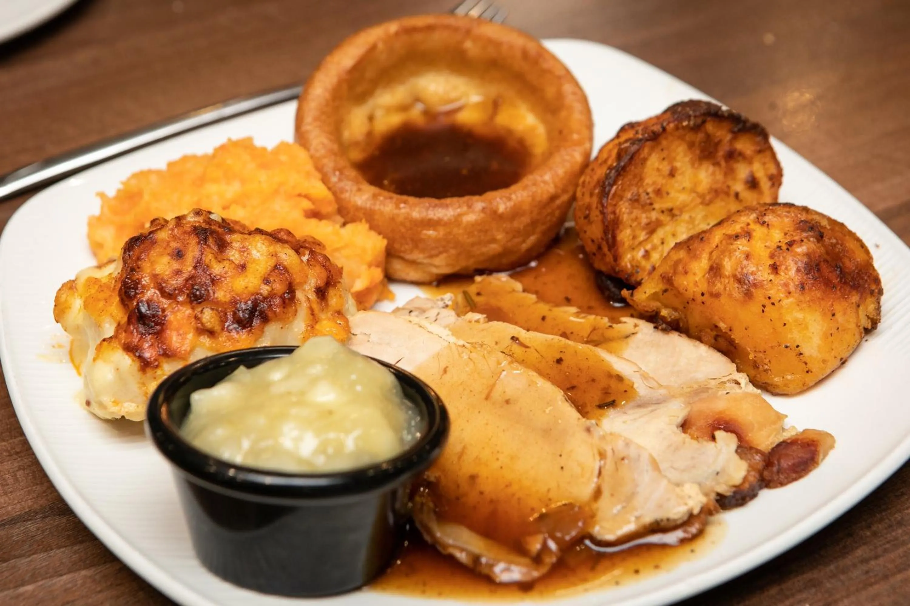 Food and drinks in Lyndene Hotel