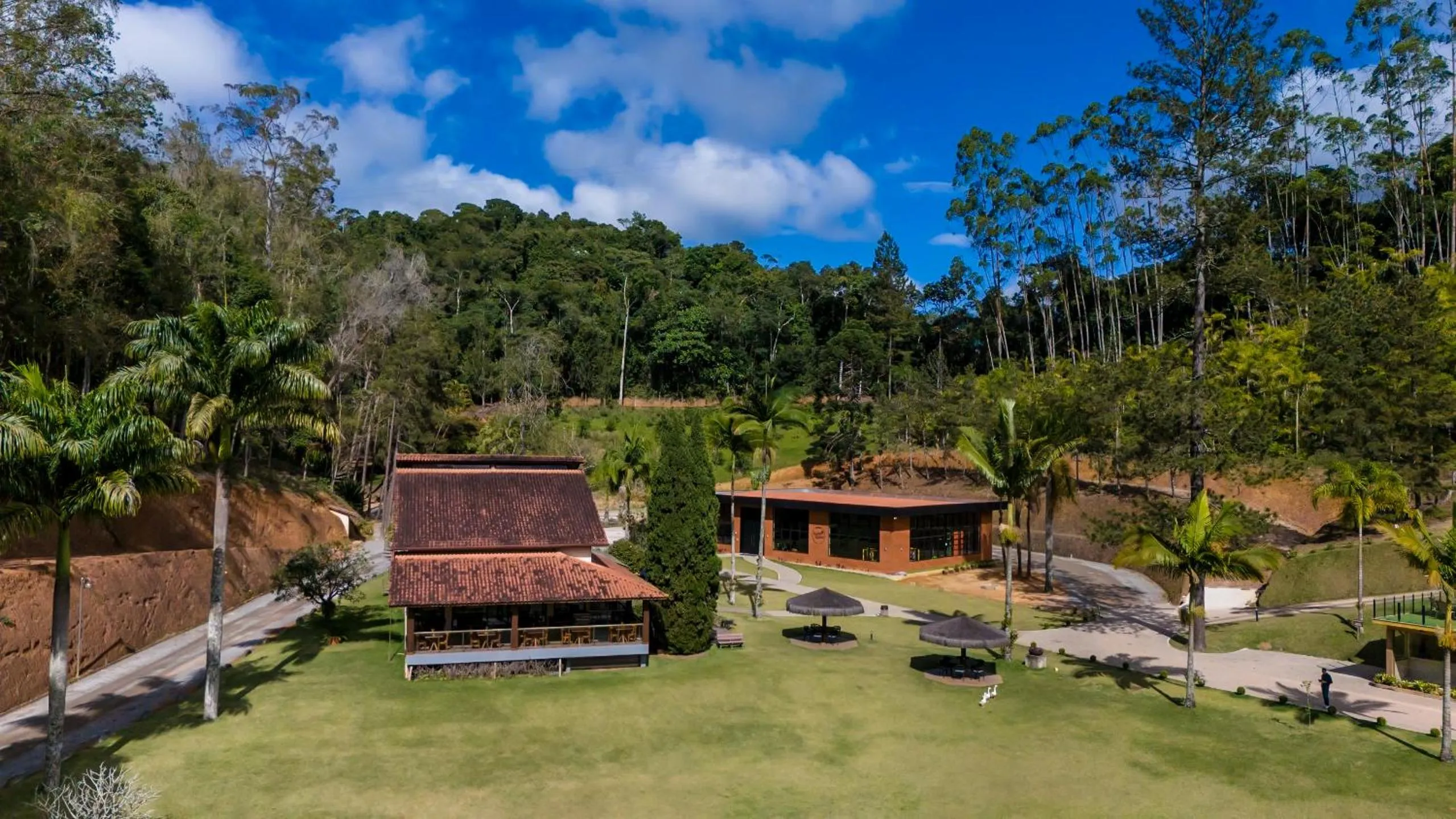 Property building in Sítio dos Lagos