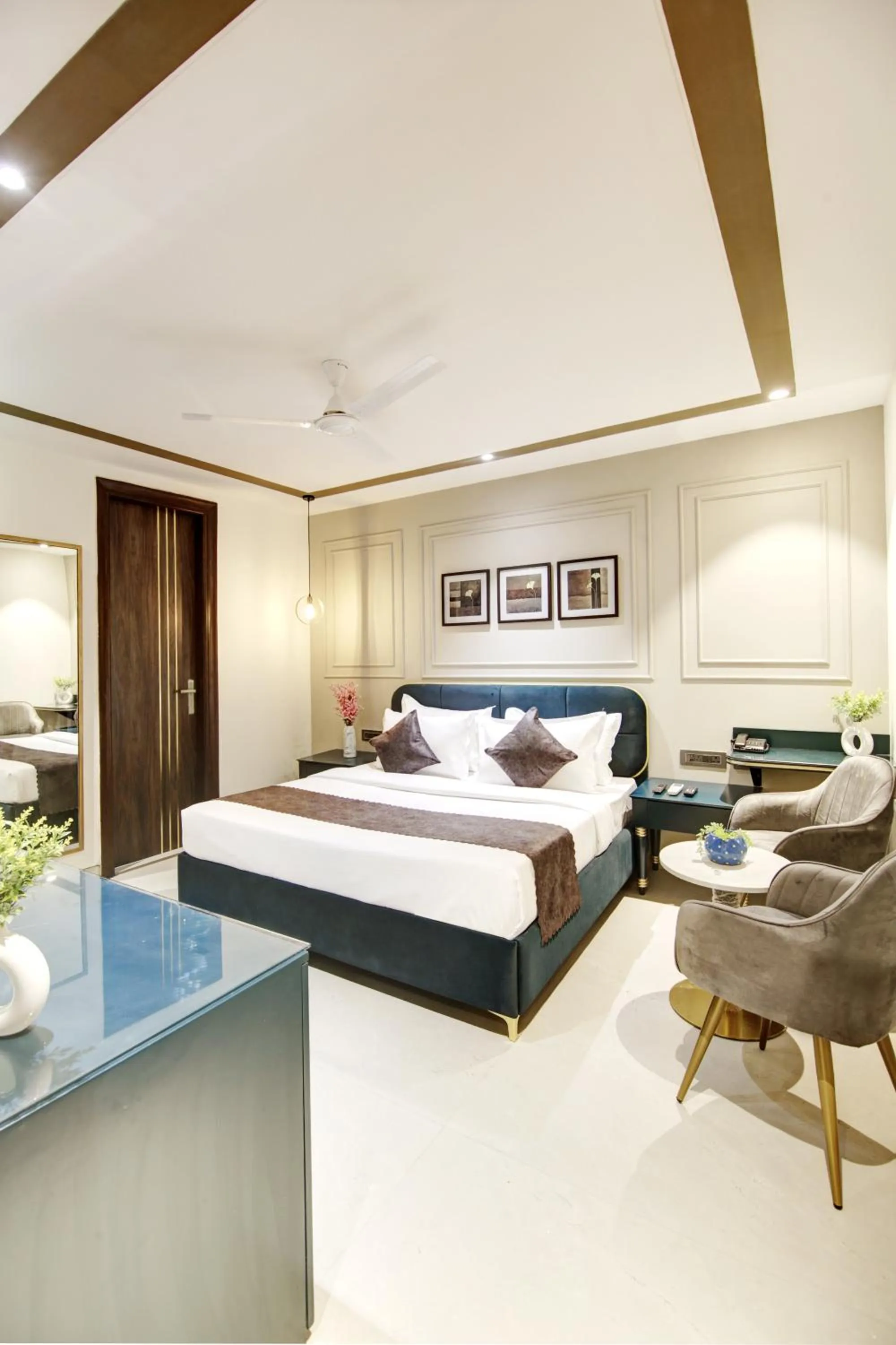 Bed in Saltstayz Premier - Galleria Market Road & Sector 27