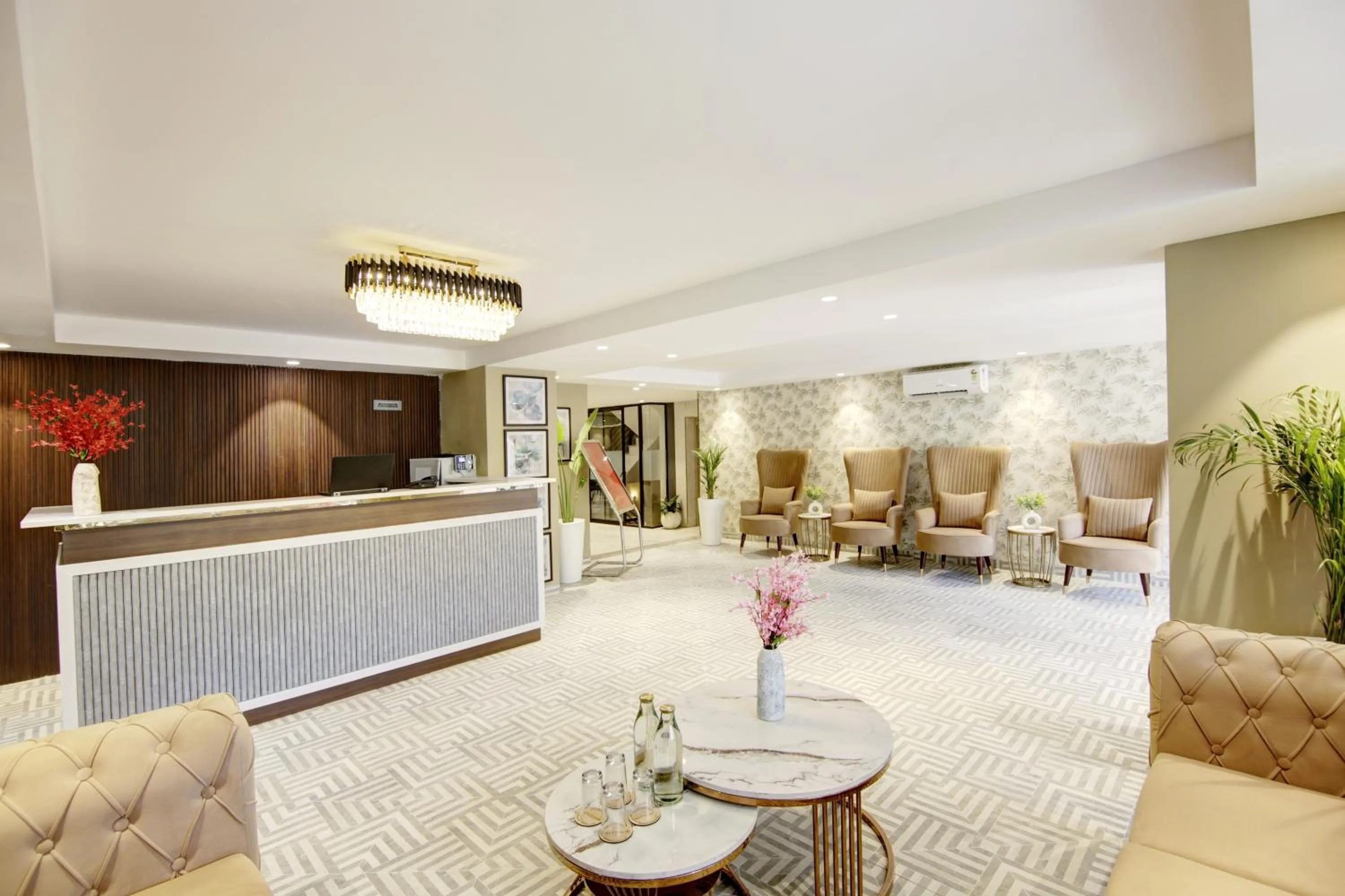 TV and multimedia in Saltstayz Premier - Galleria Market Road & Sector 27