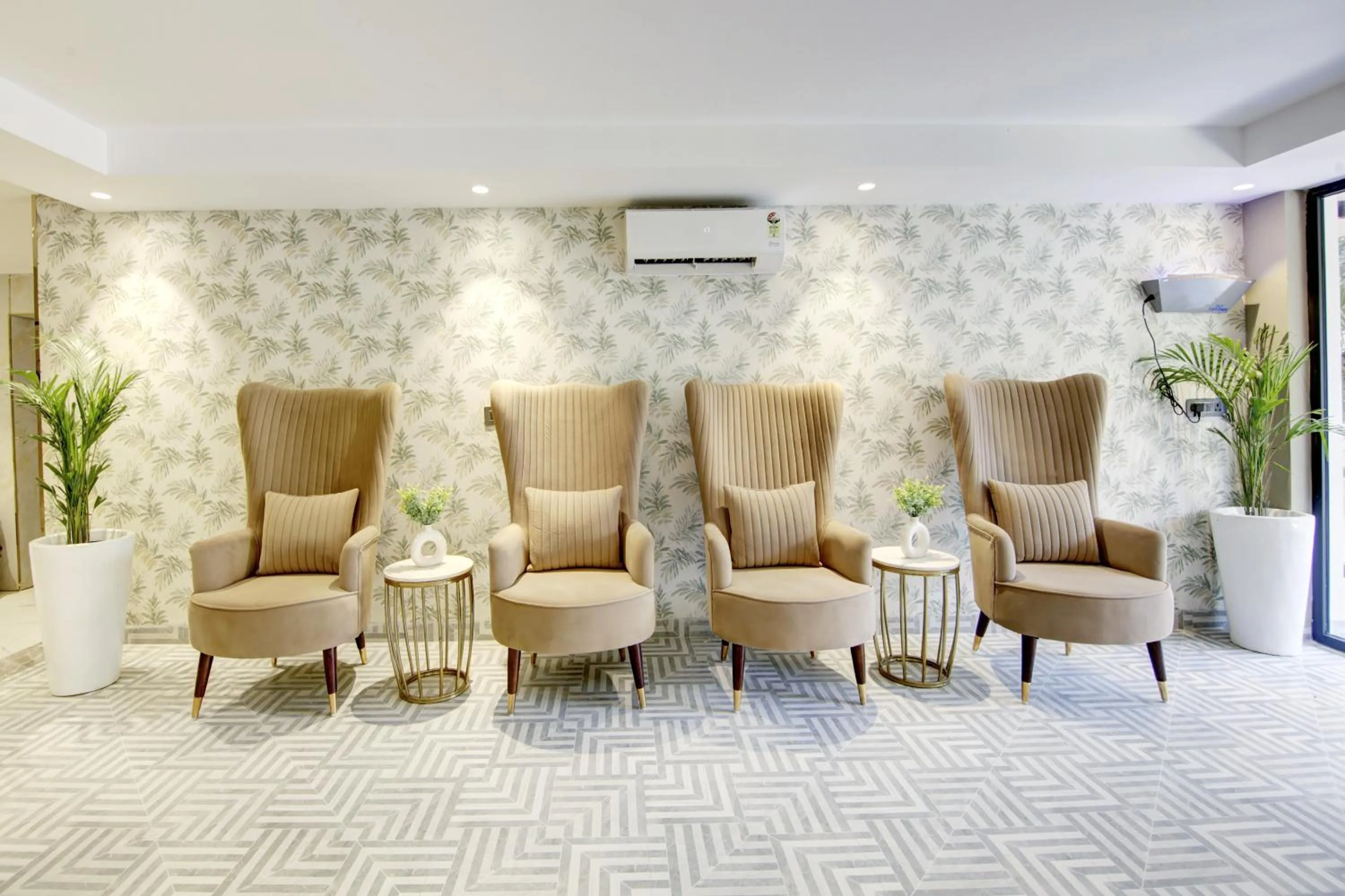 Lobby or reception in Saltstayz Premier - Galleria Market Road & Sector 27