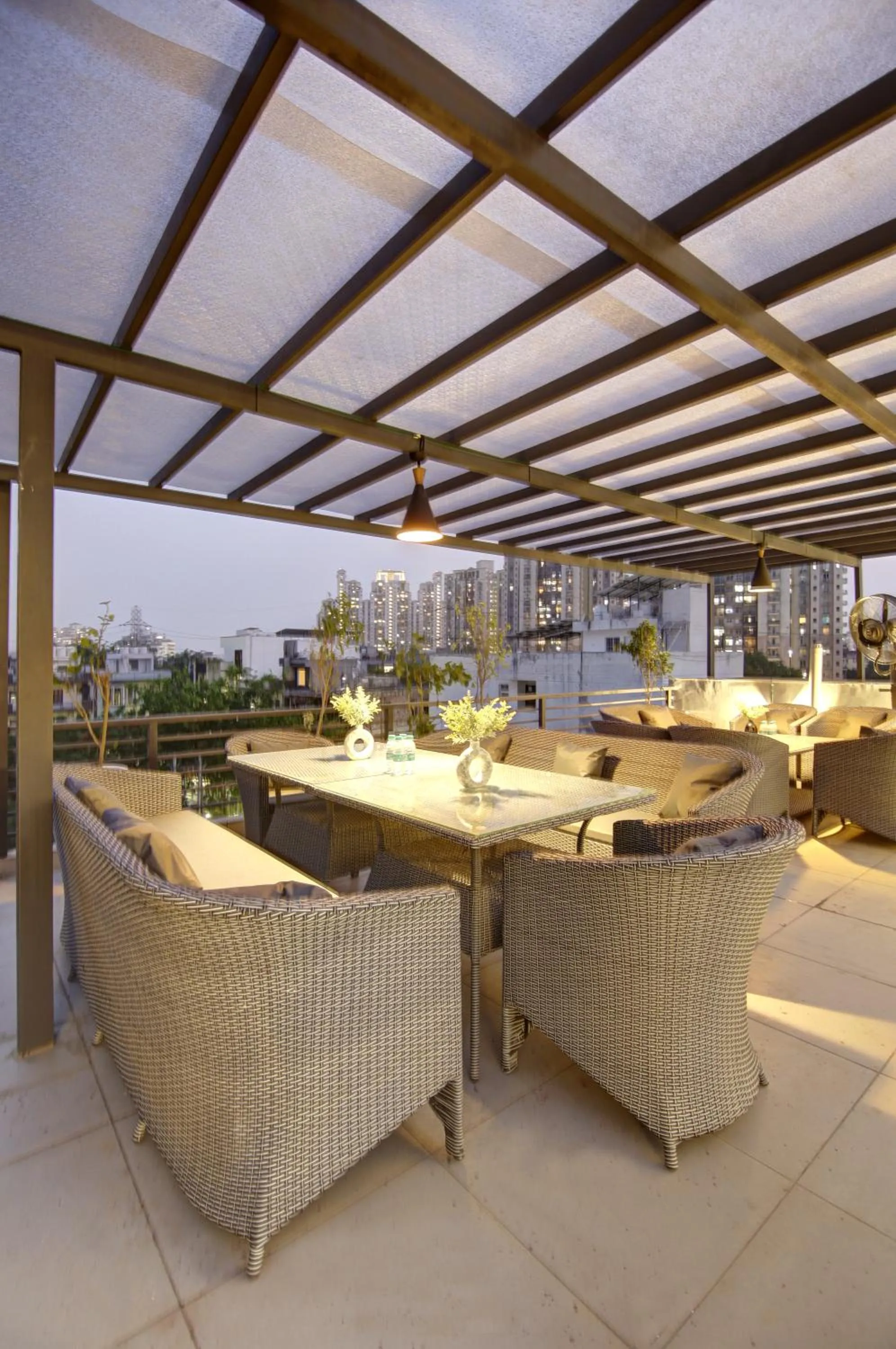 Restaurant/places to eat in Saltstayz Premier - Galleria Market Road & Sector 27