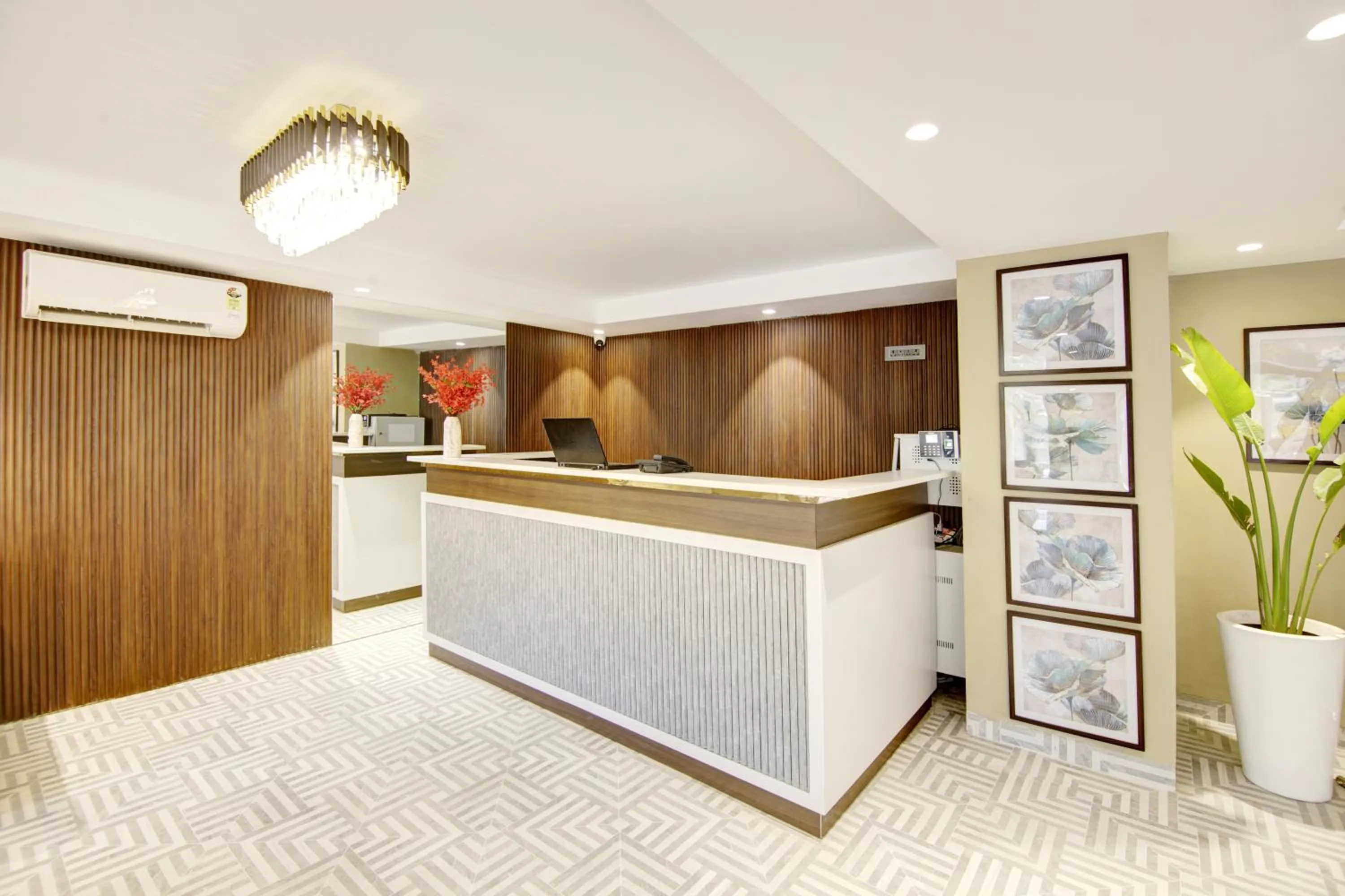 Lobby or reception in Saltstayz Premier - Galleria Market Road & Sector 27