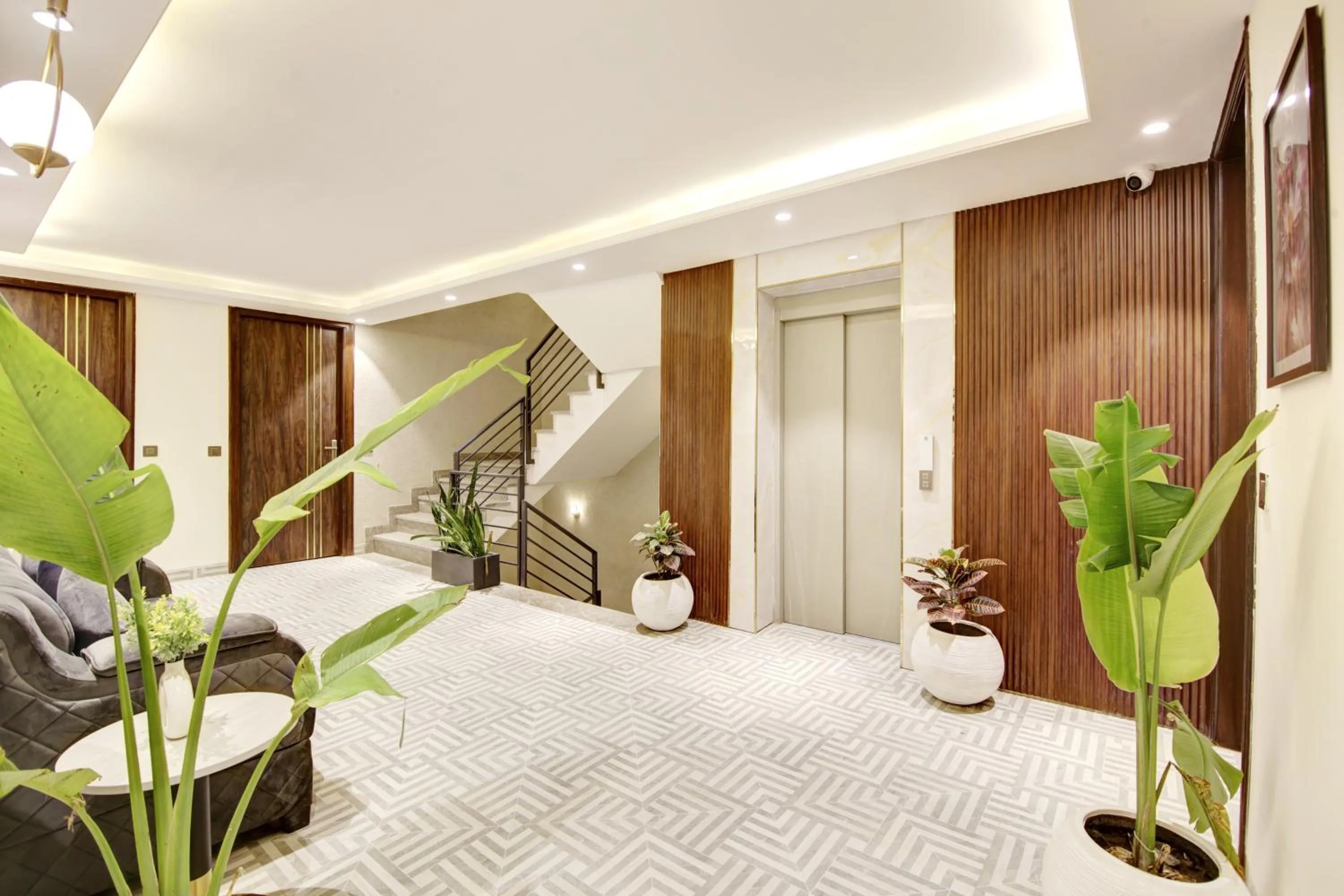 Lobby or reception, Bed in Saltstayz Premier - Galleria Market Road & Sector 27