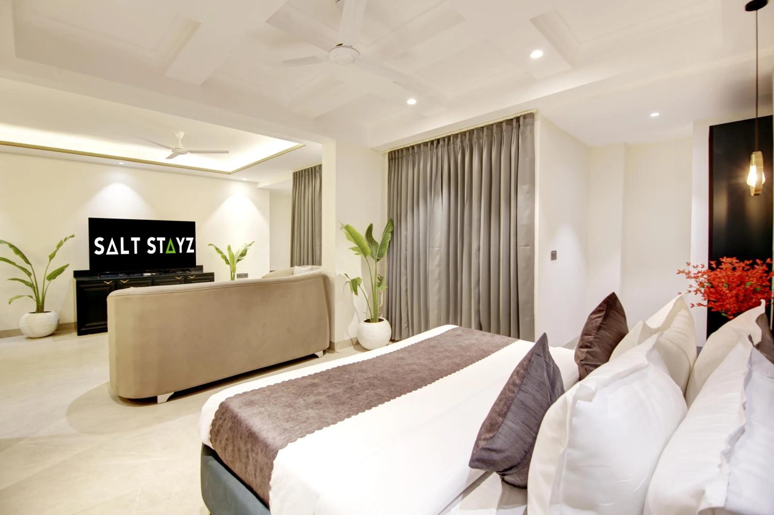 Bed in Saltstayz Premier - Galleria Market Road & Sector 27