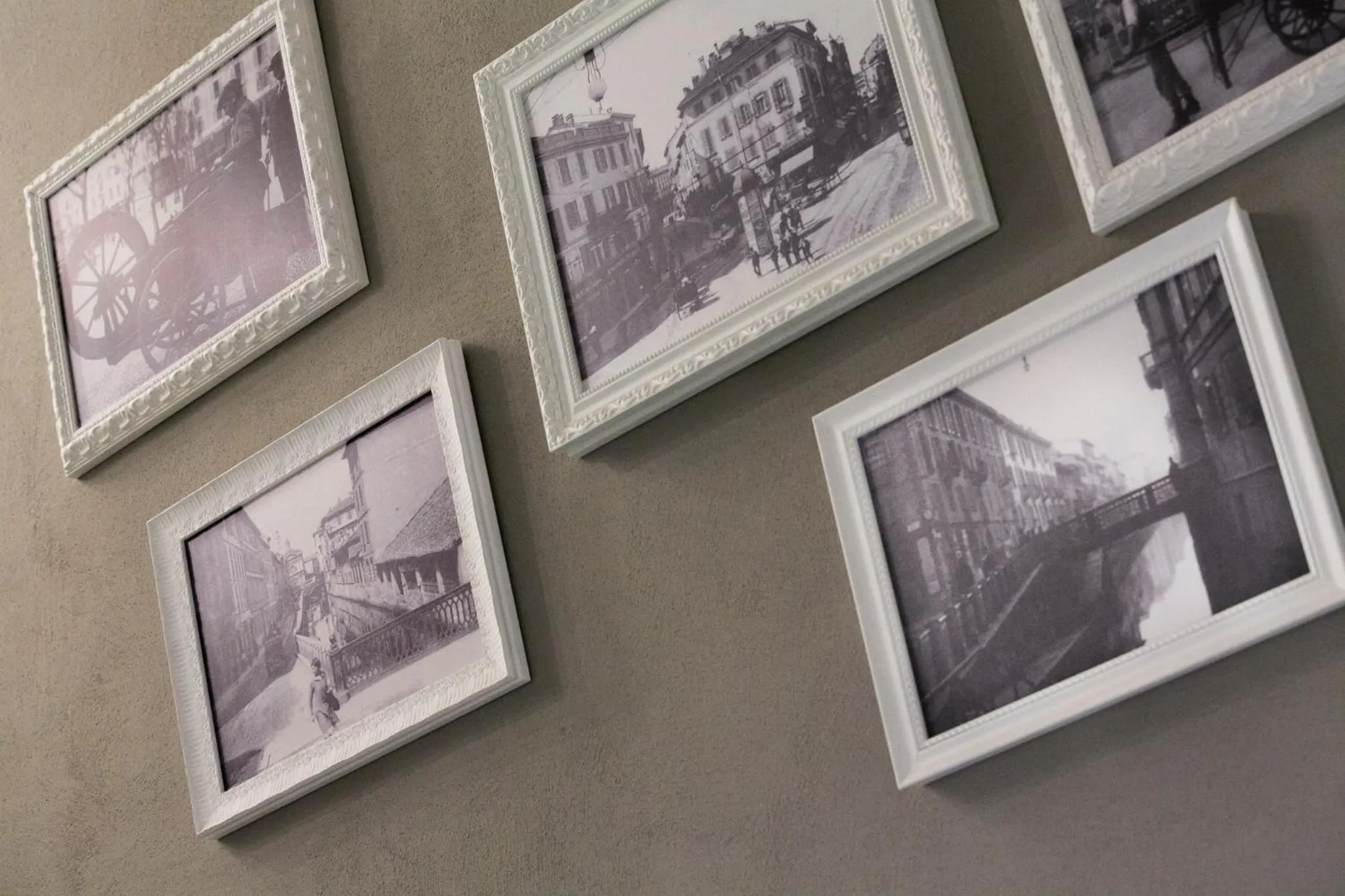 Decorative detail in Navigliotel 19 - Rooms & Suites