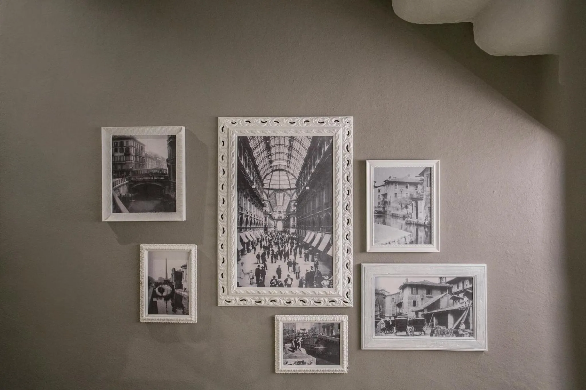 Decorative detail in Navigliotel 19 - Rooms & Suites