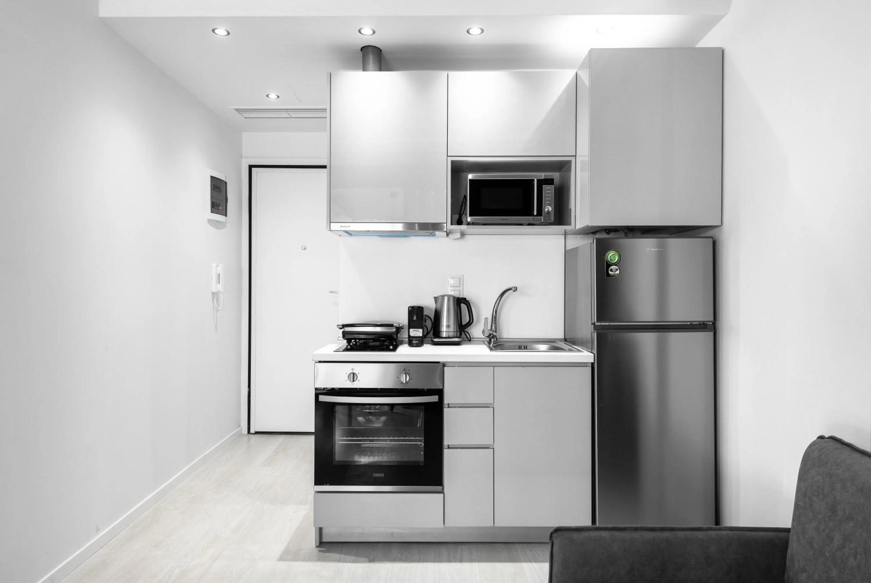 Kitchen or kitchenette in DeniZen Boutique Apartments, Nilie Hospitality MGMT