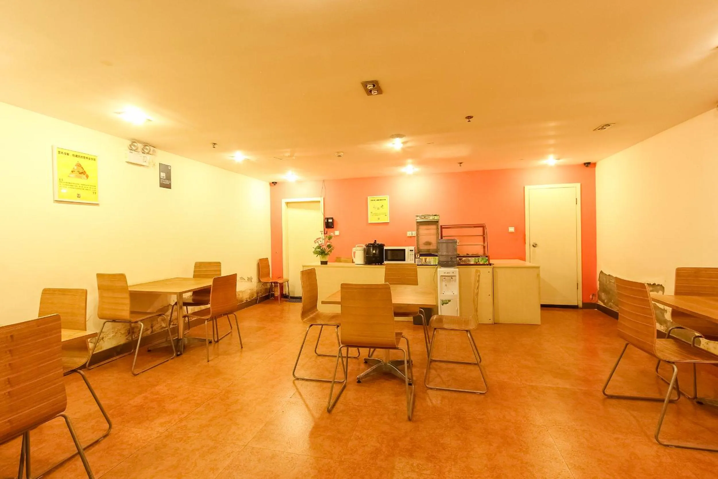 Restaurant/places to eat in 7Days Inn Guangzhou Shijing Jinbi Xincheng