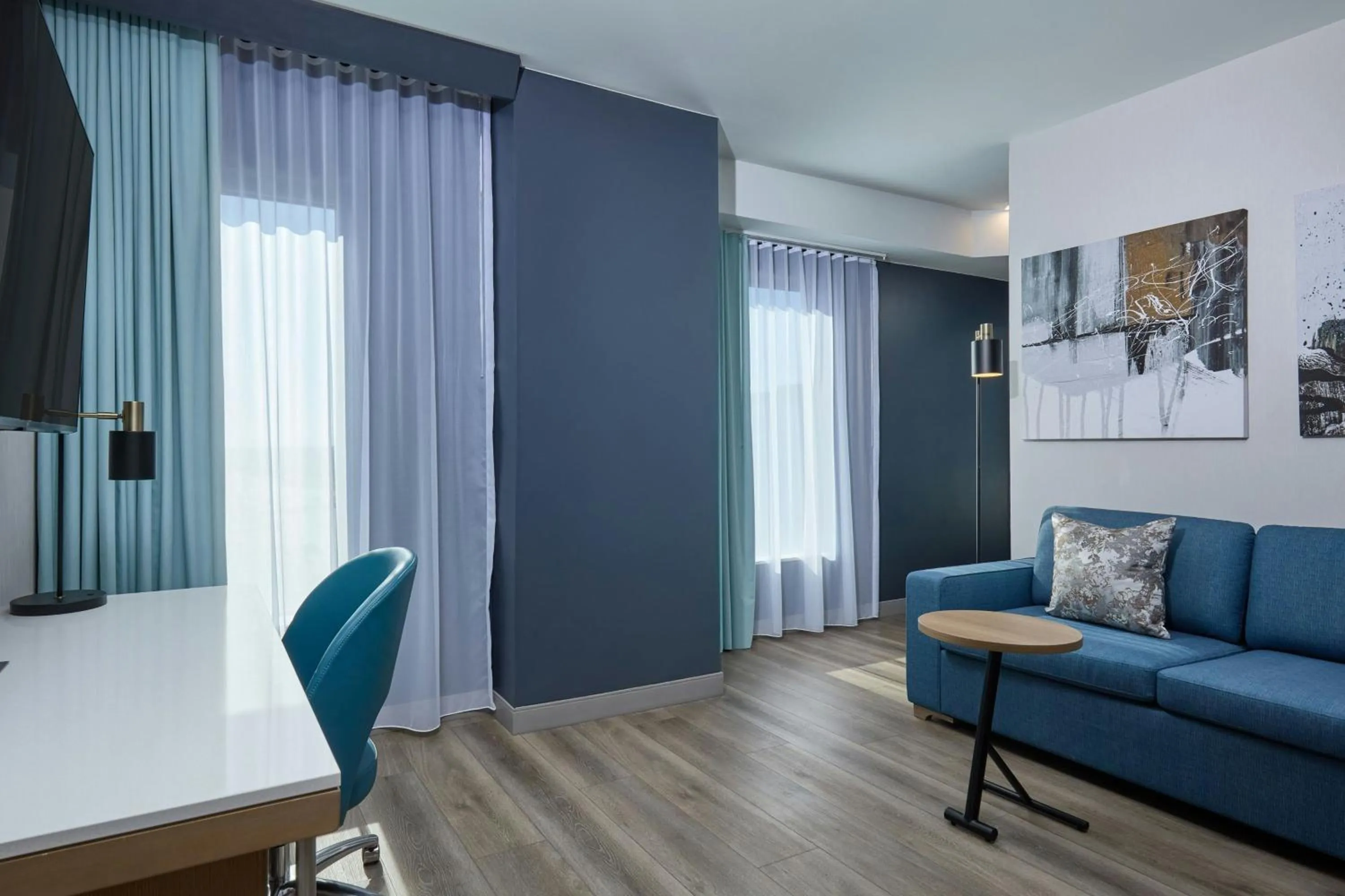 Photo of the whole room, Bed in Courtyard by Marriott Denver Downtown West