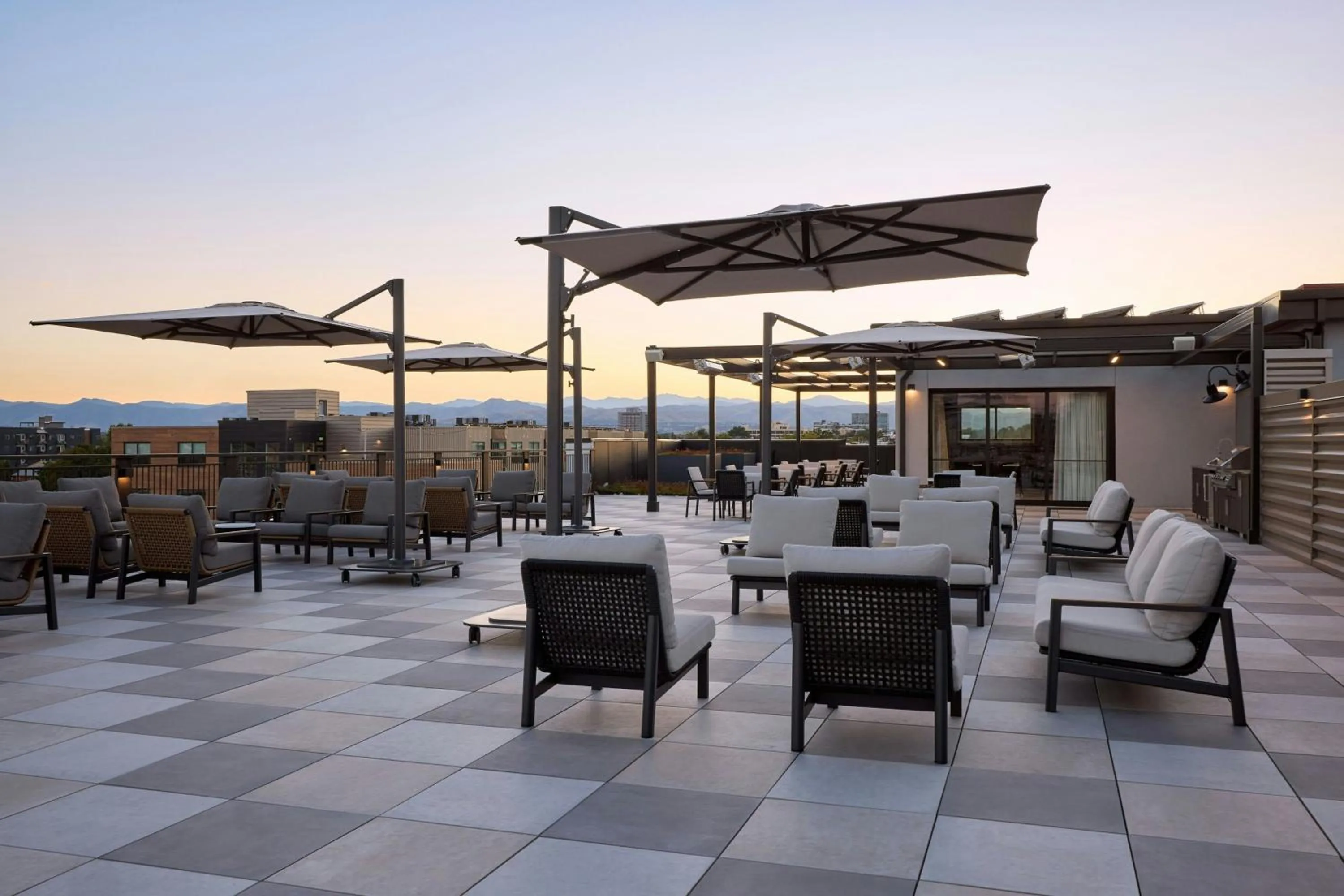 Meeting/conference room in Courtyard by Marriott Denver Downtown West