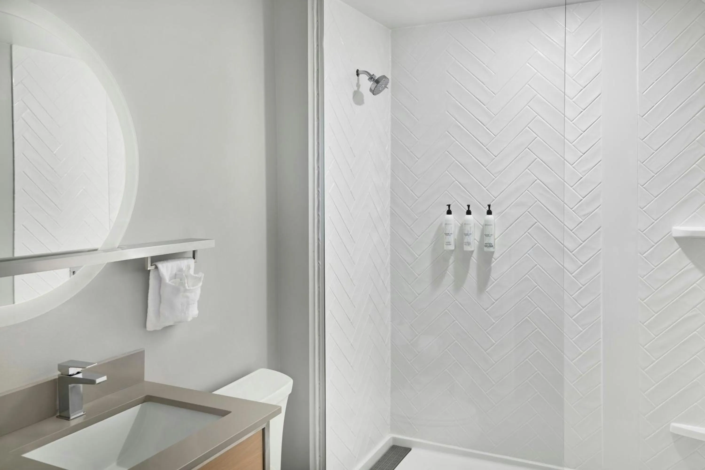 Bathroom in TownePlace Suites by Marriott Lansing North