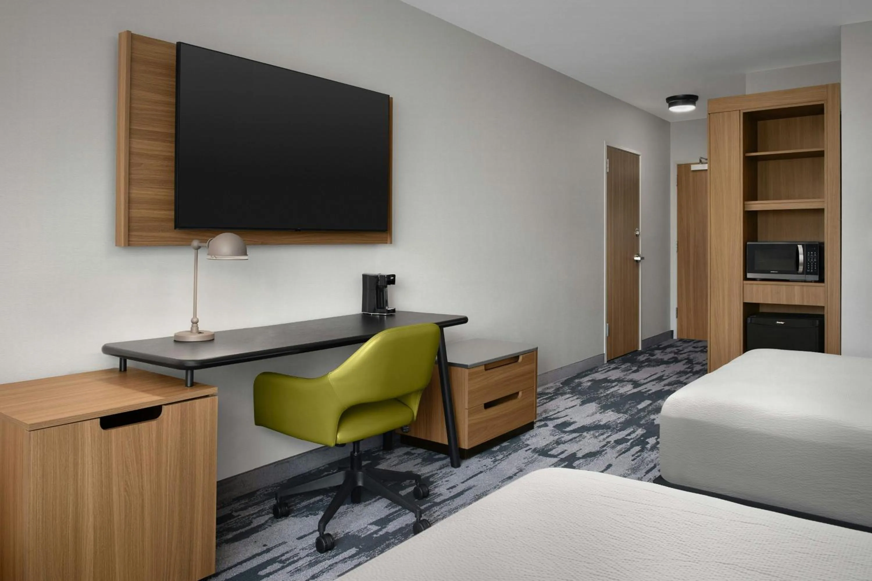 Photo of the whole room, Bed in Fairfield by Marriott Inn & Suites Portland Newberg