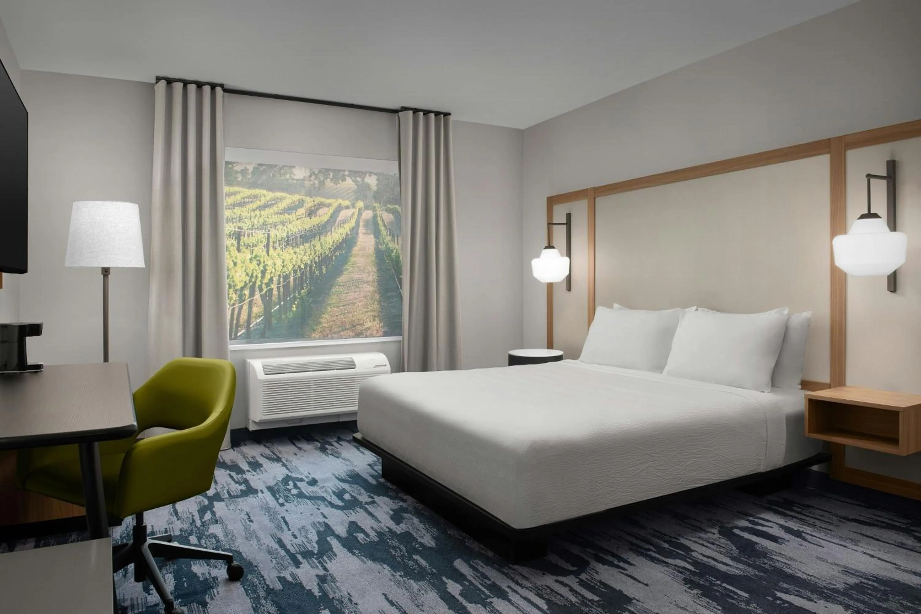 Photo of the whole room, Bed in Fairfield by Marriott Inn & Suites Portland Newberg