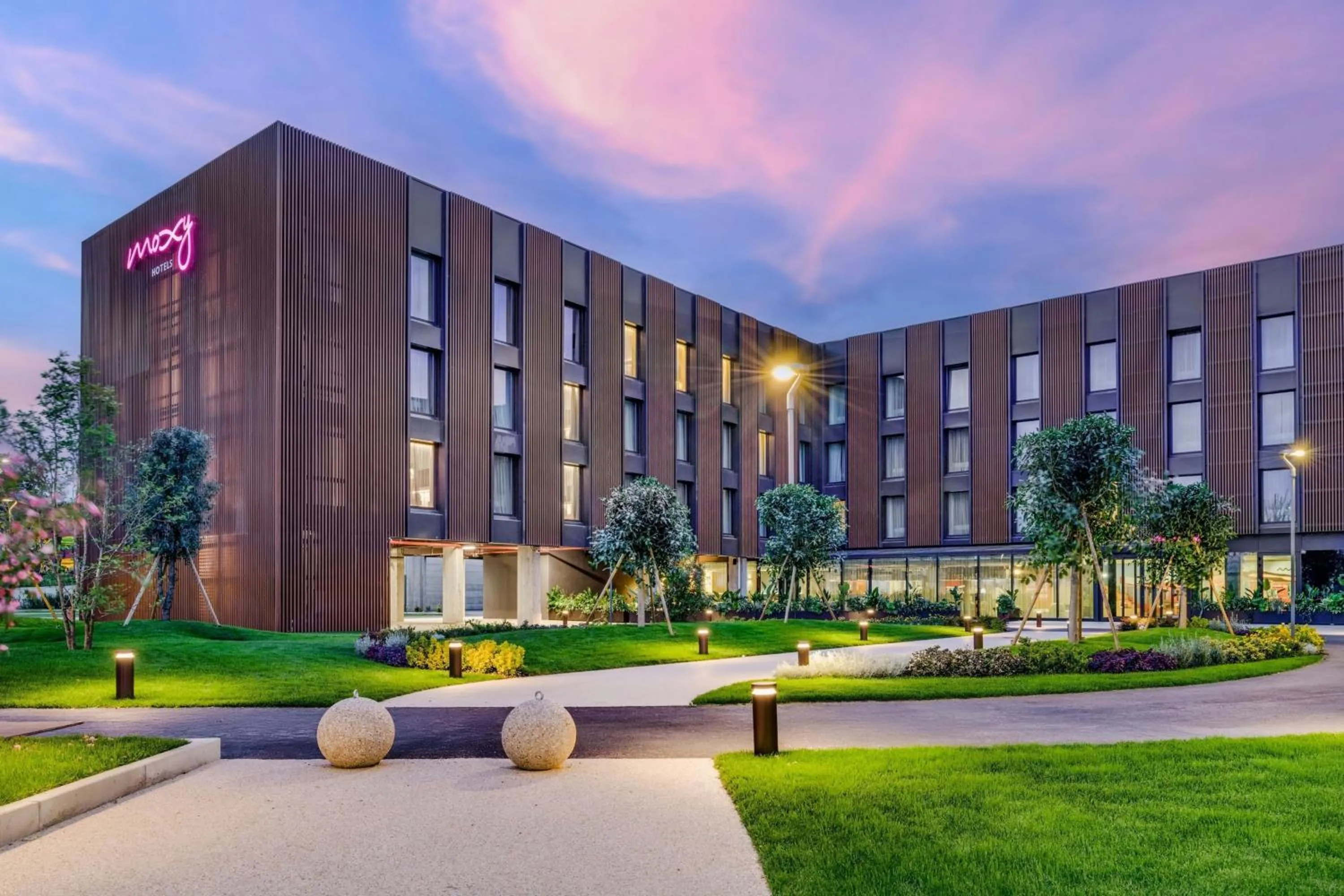 Property building in Moxy Pompeii