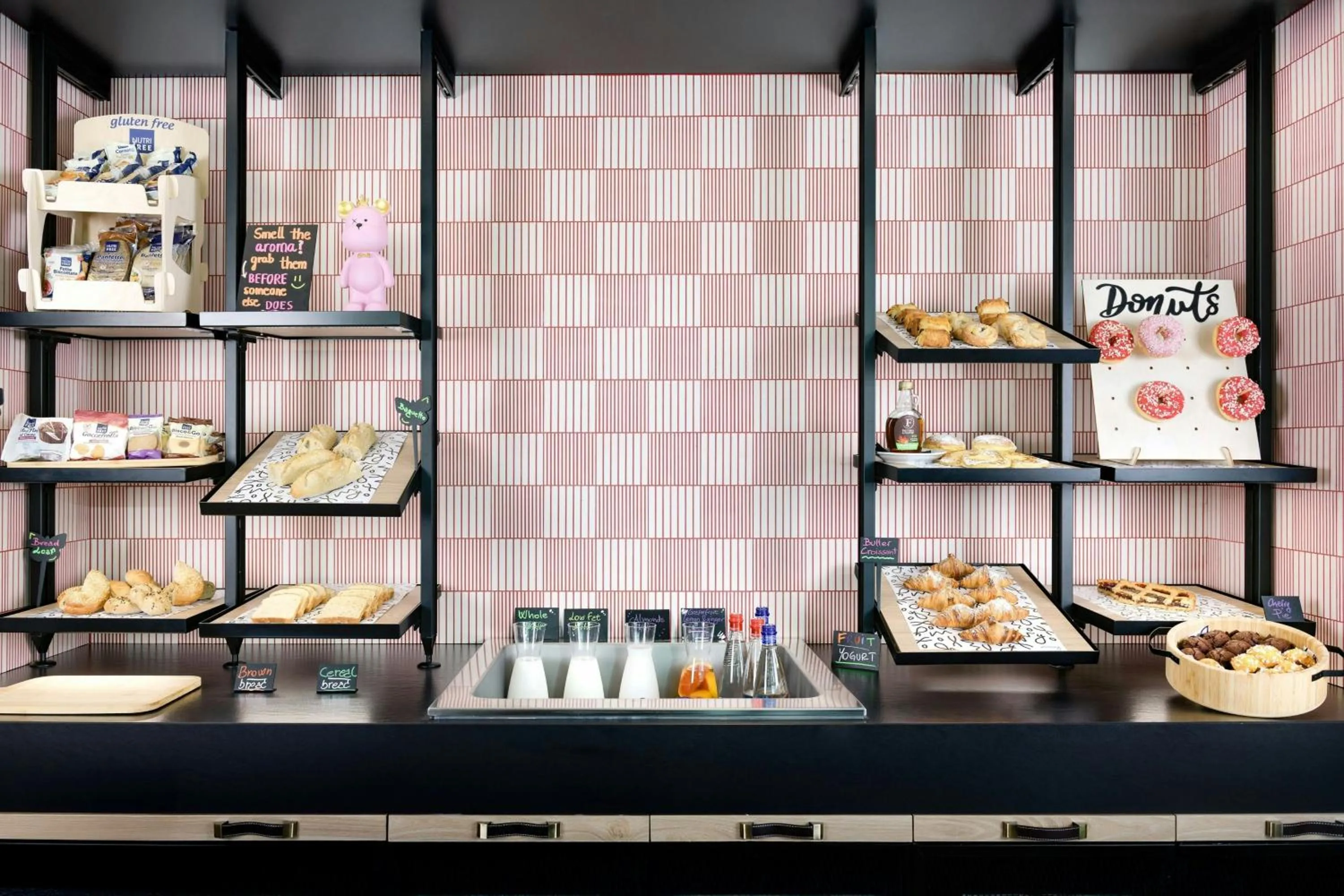 Breakfast in Moxy Pompeii