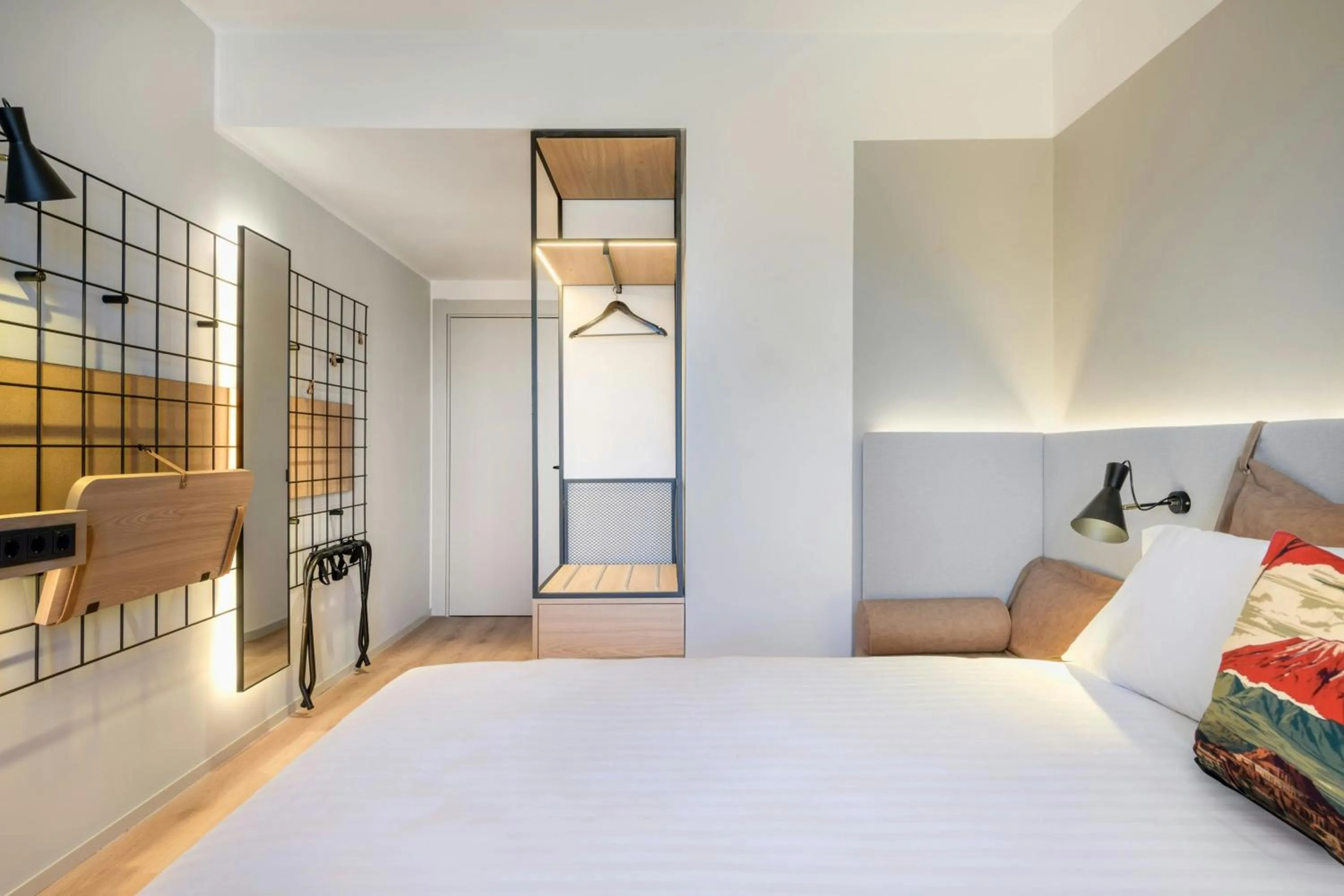 Photo of the whole room, Bed in Moxy Pompeii