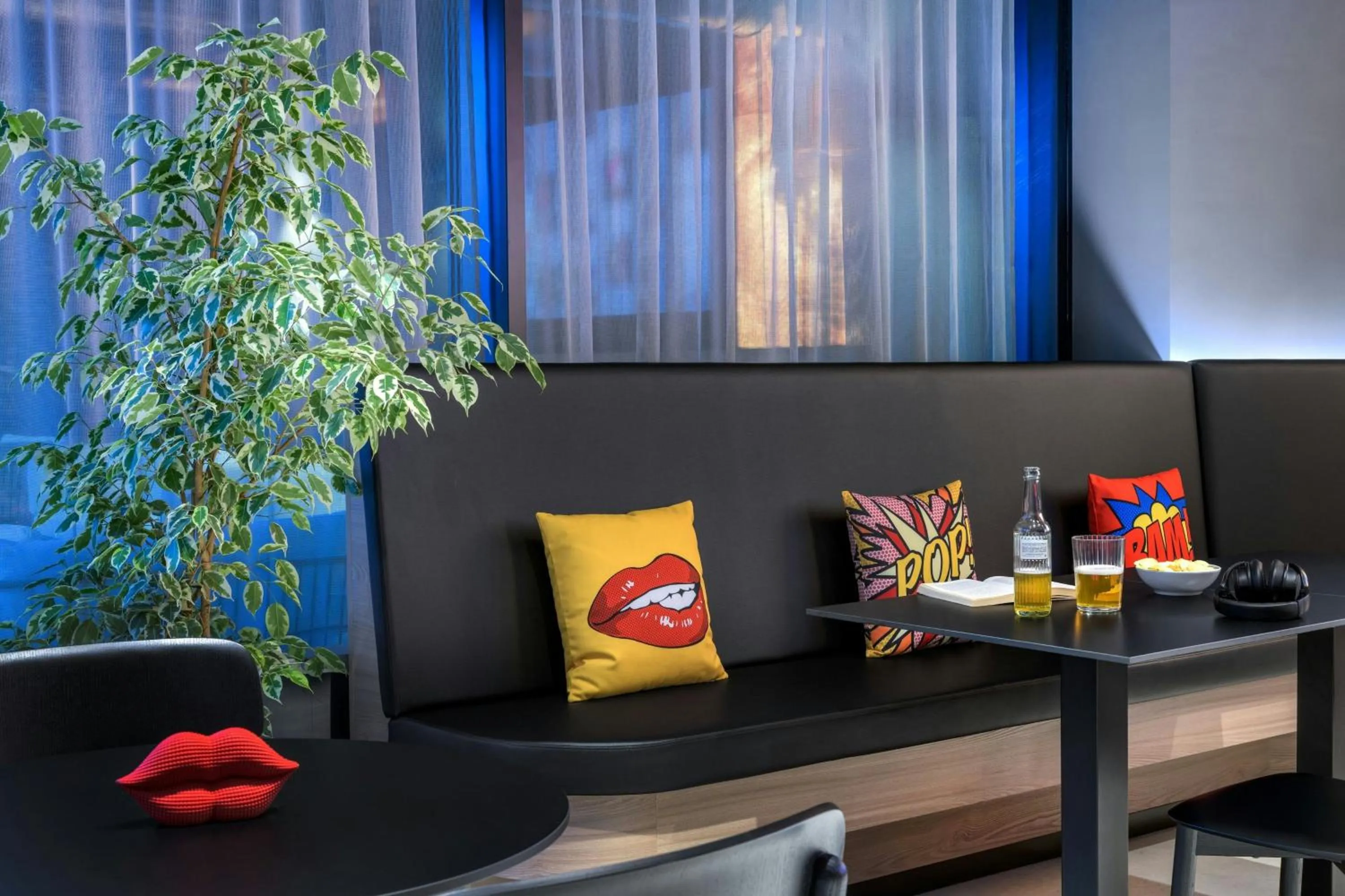 Restaurant/places to eat in Moxy Pompeii