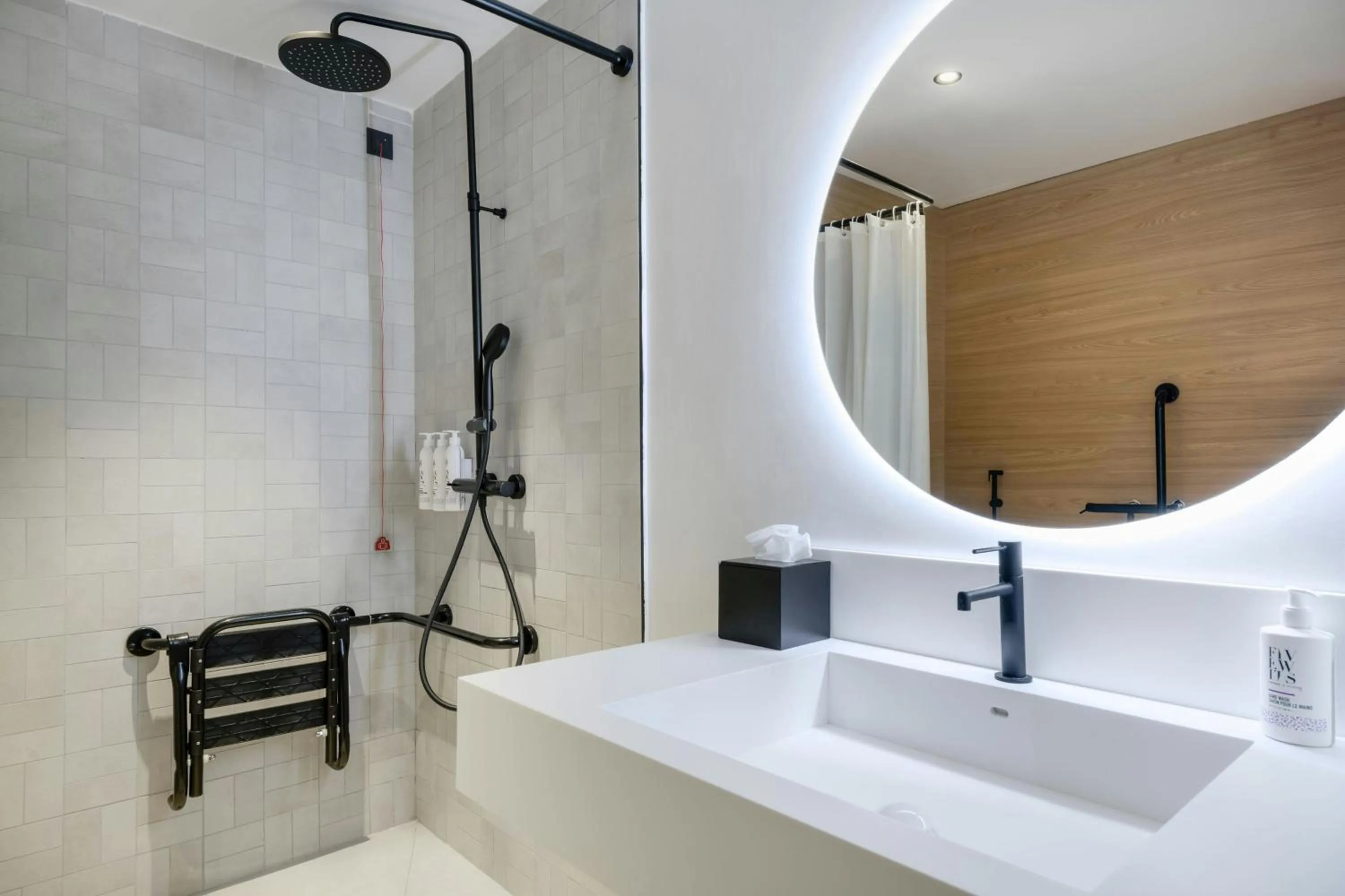 Photo of the whole room in Moxy Pompeii