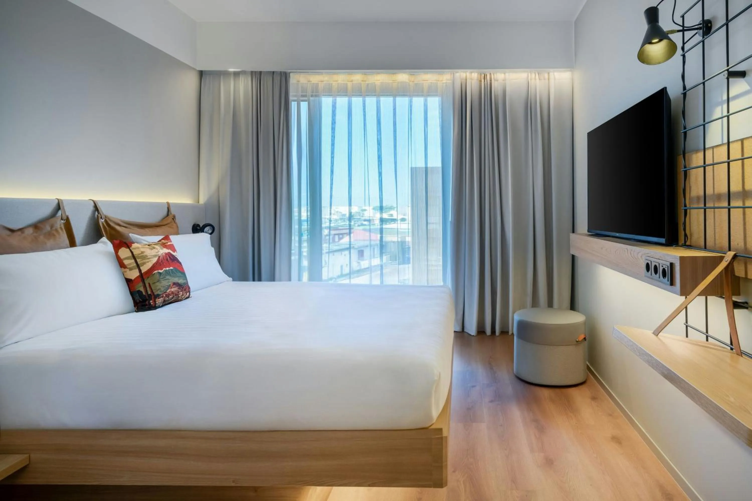 Photo of the whole room, Bed in Moxy Pompeii