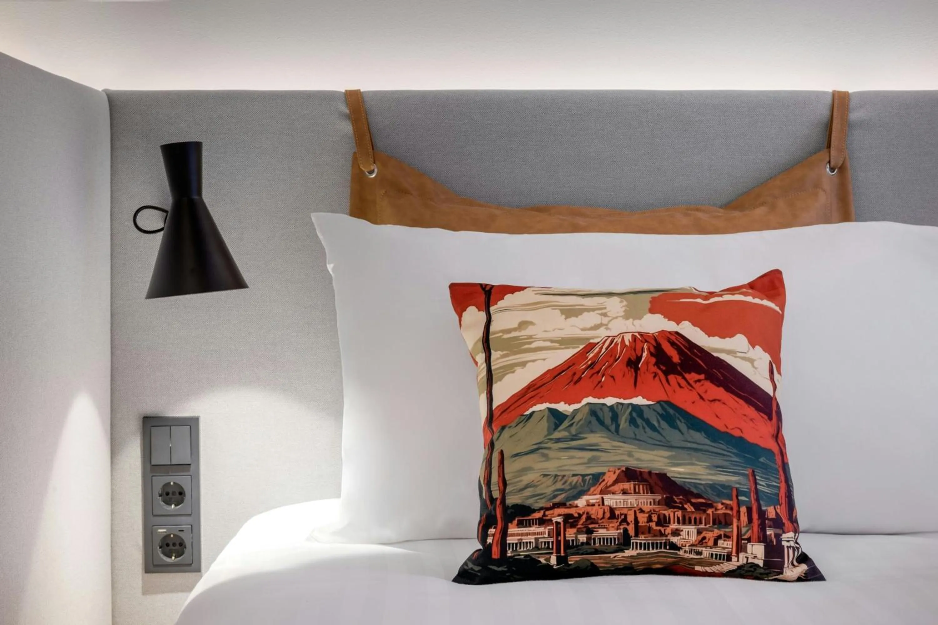 Photo of the whole room, Bed in Moxy Pompeii