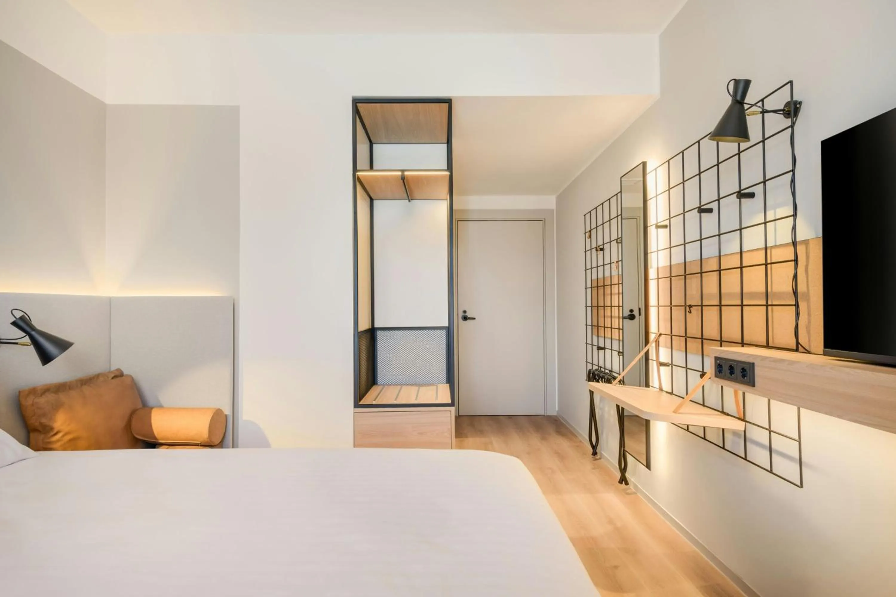 Photo of the whole room, Bed in Moxy Pompeii