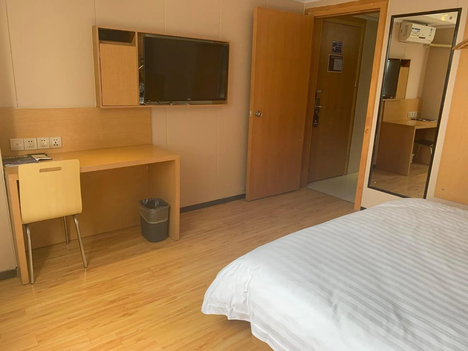 Bed in 7Days Inn Yunfu Luoding Central