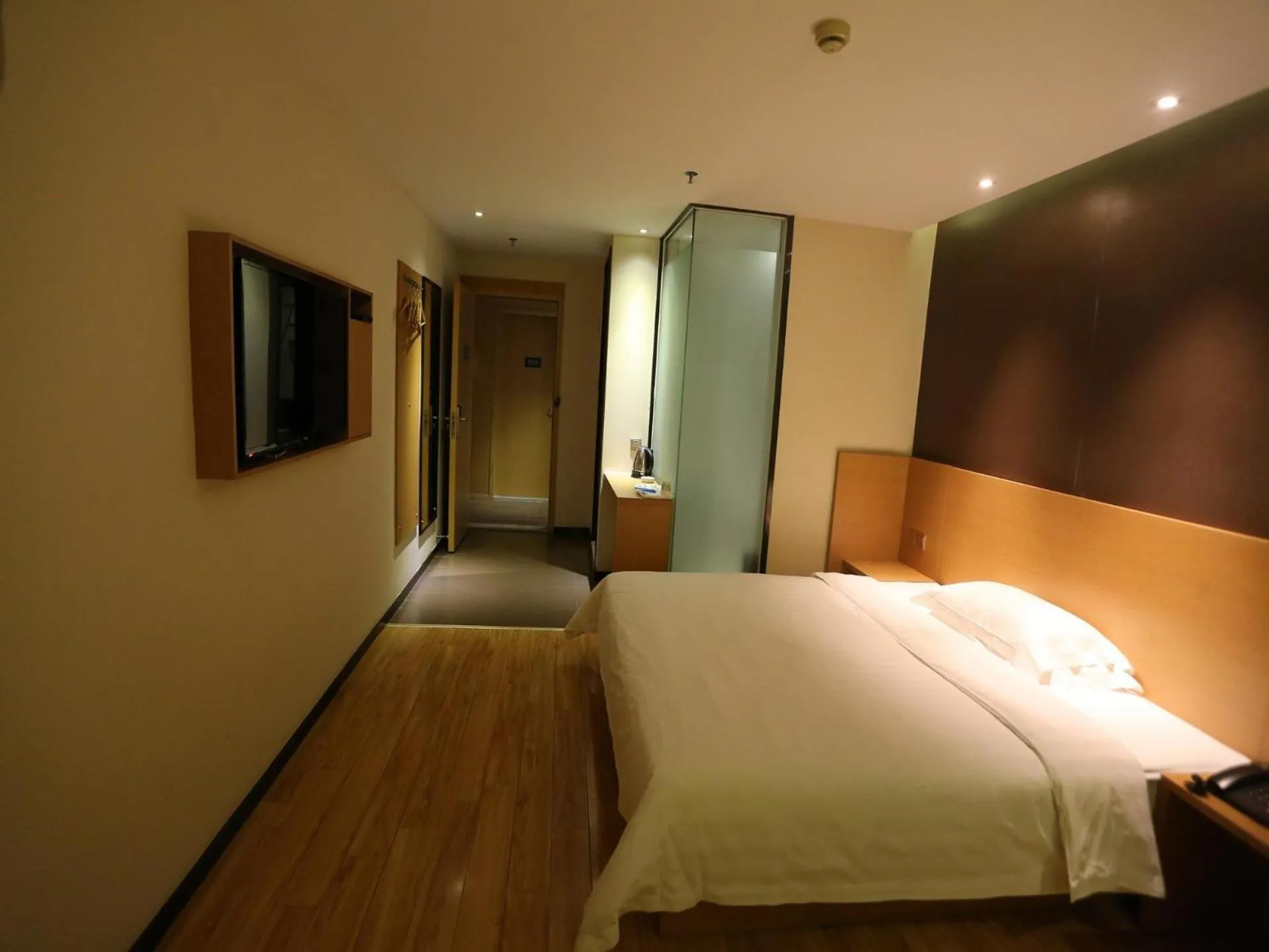 Bed in 7Days Inn Yunfu Luoding Central