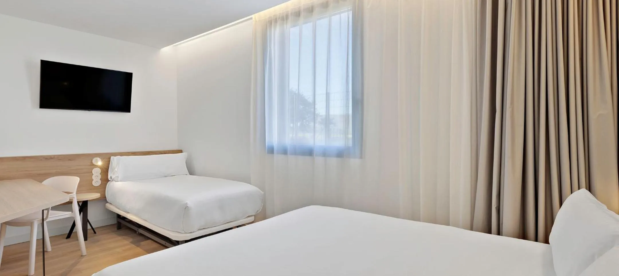 Bed in B&B HOTEL Valencia Alcàsser