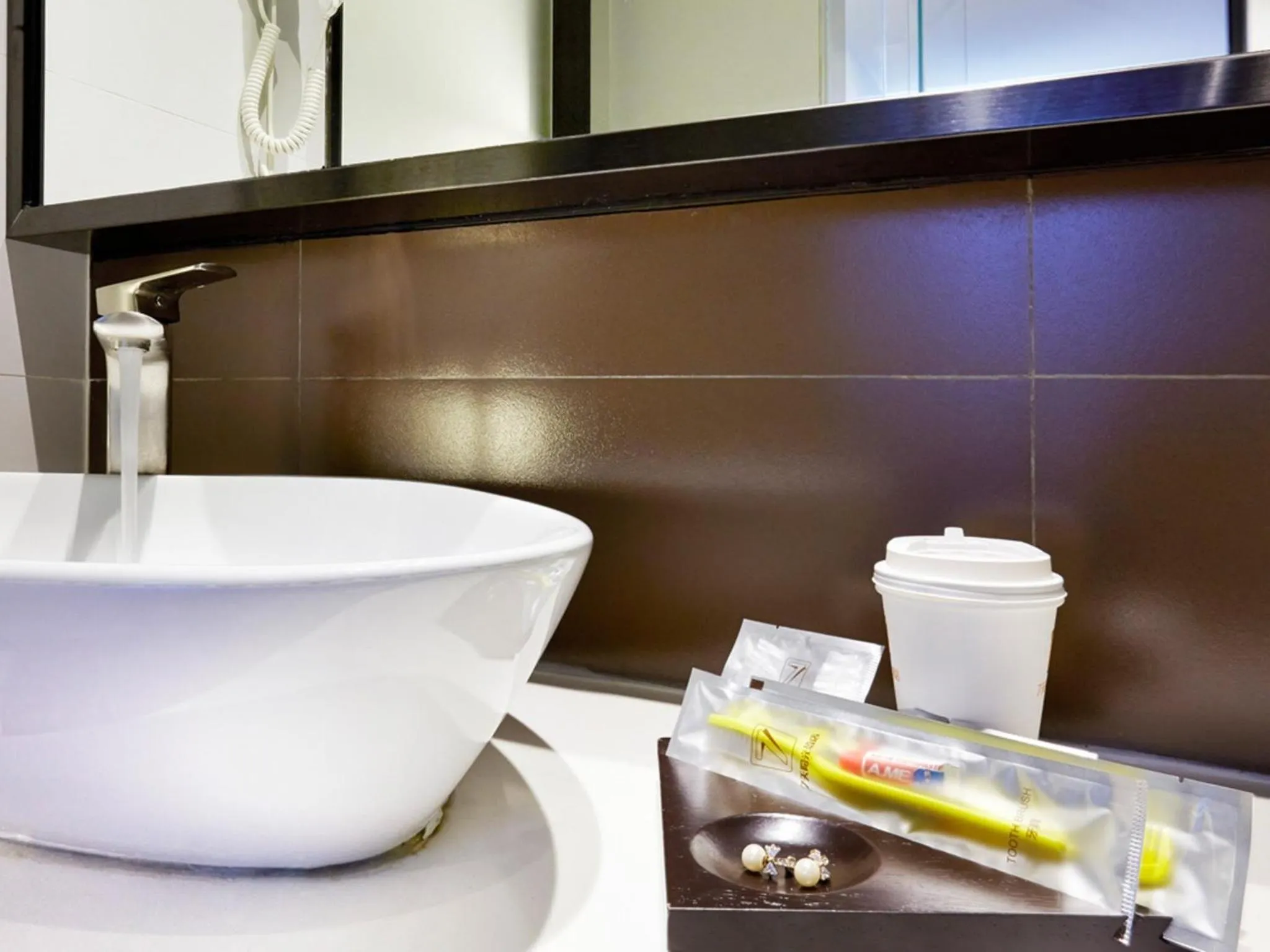 Bathroom in 7Days Premium Shenzhen High New Science and Technology Park Subway Station