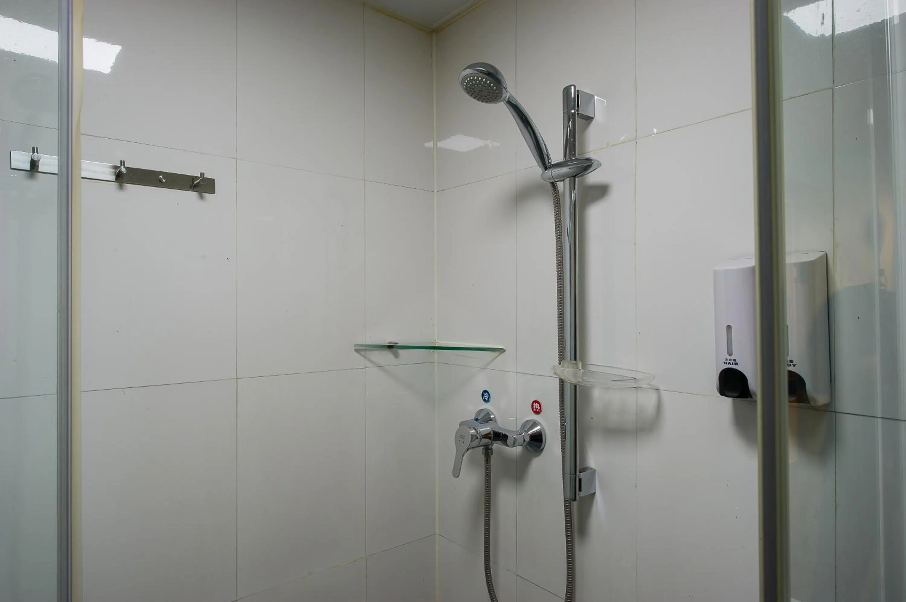 Shower in 7Days Premium Shenzhen High New Science and Technology Park Subway Station