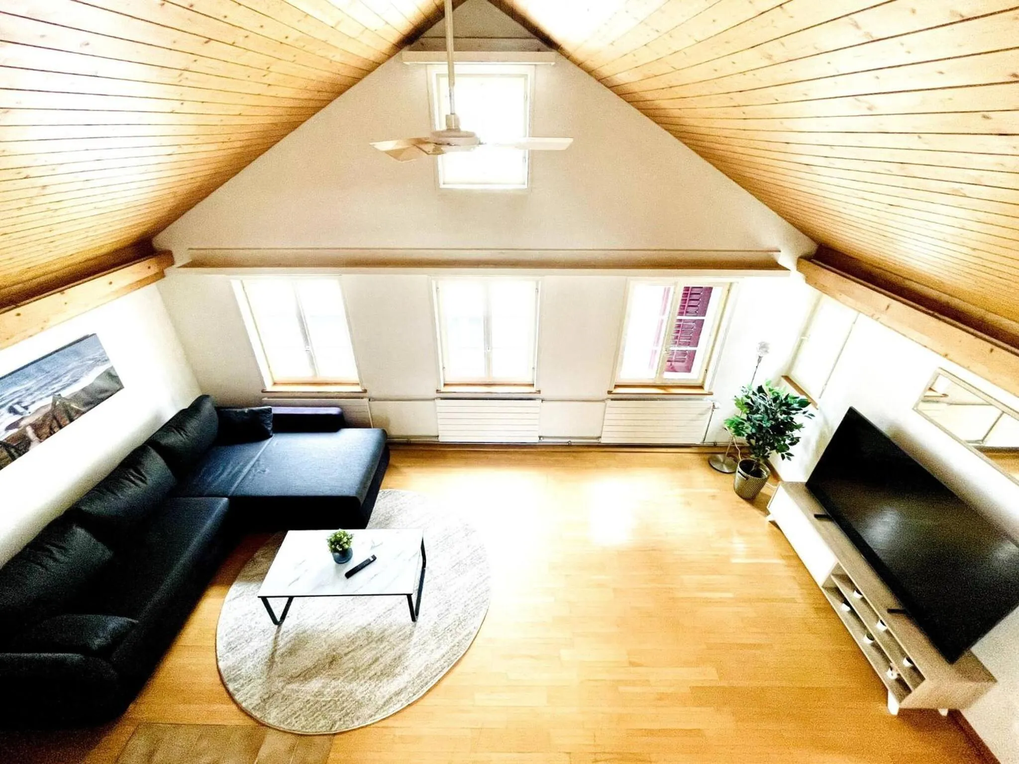 Einzigartige Schone Altbau- Wohnung Im Zentrum