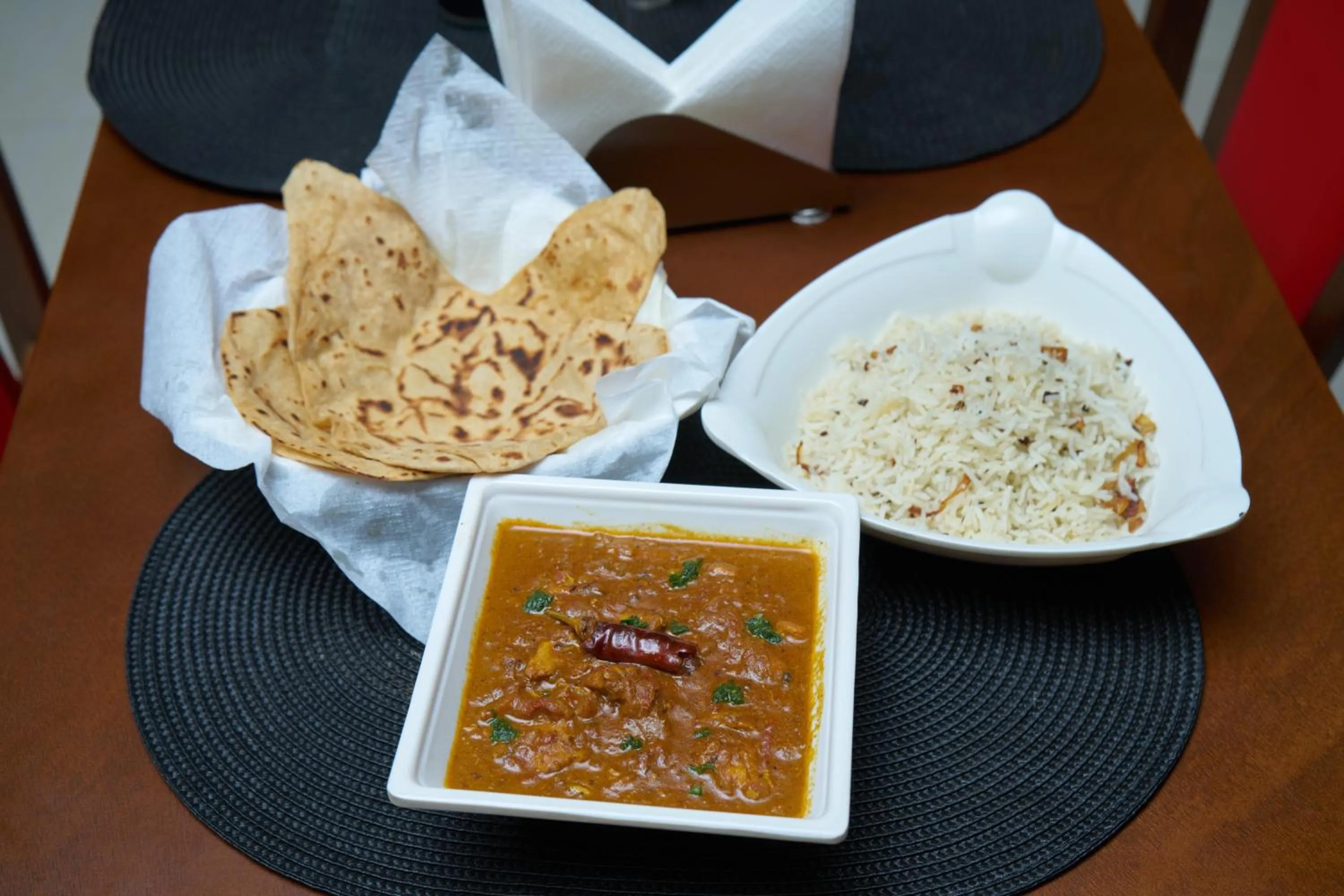 Restaurant/places to eat in Mika Convention Center