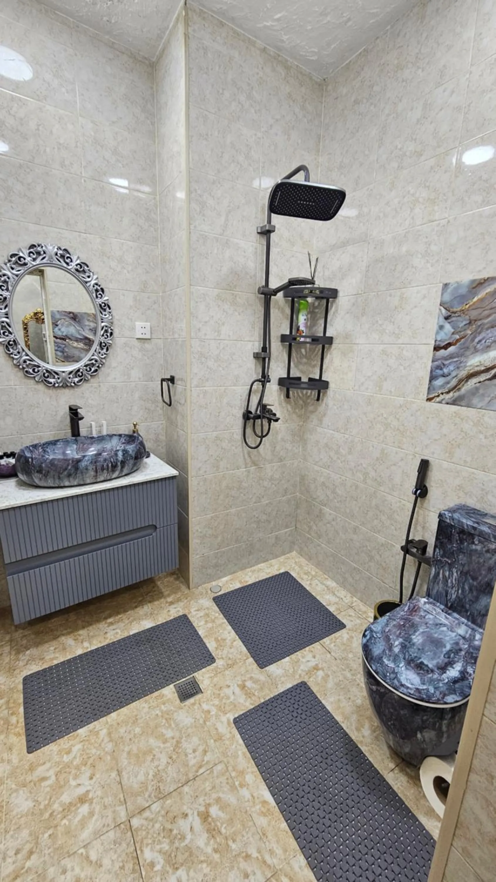 Bathroom in Apartments History 1870