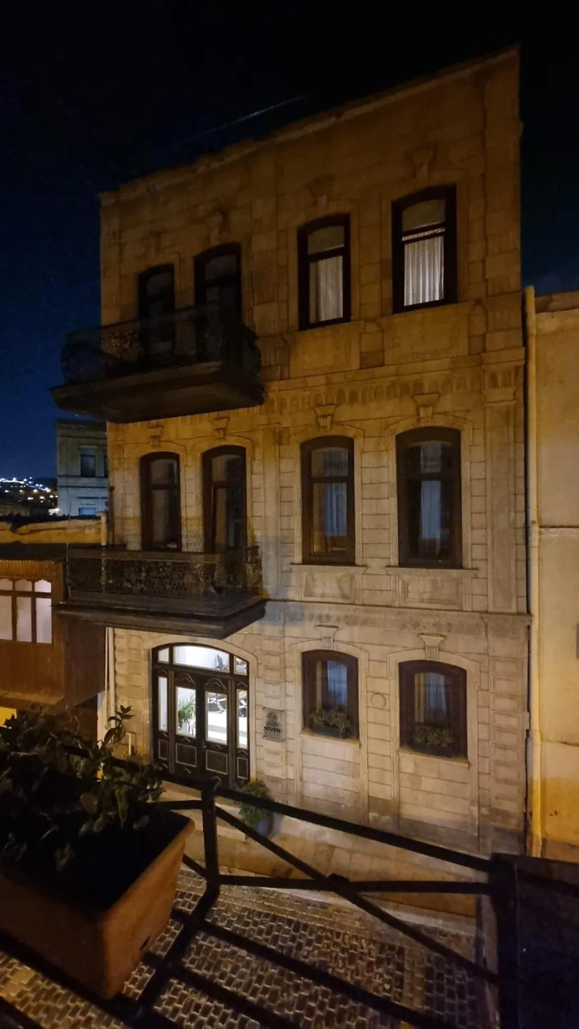 Property building in Apartments History 1870