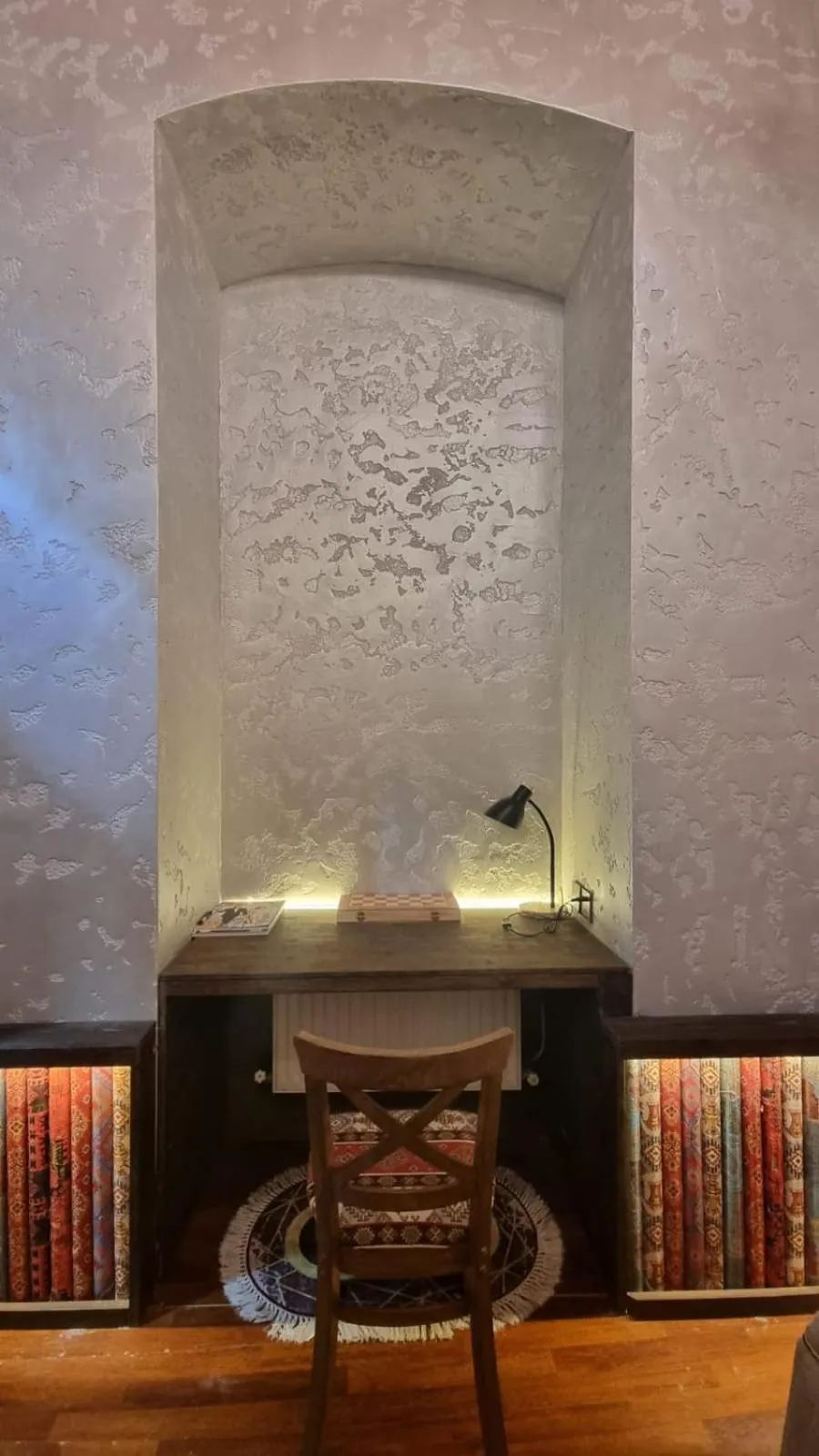 Living room in Apartments History 1870