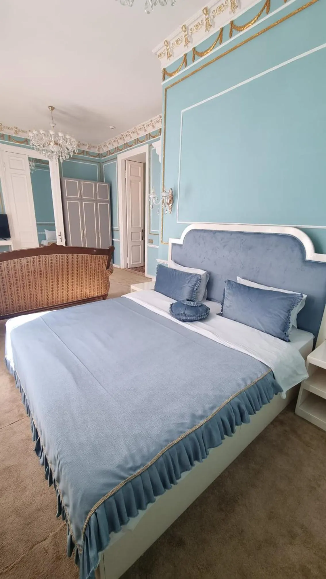 Bed in Apartments History 1870