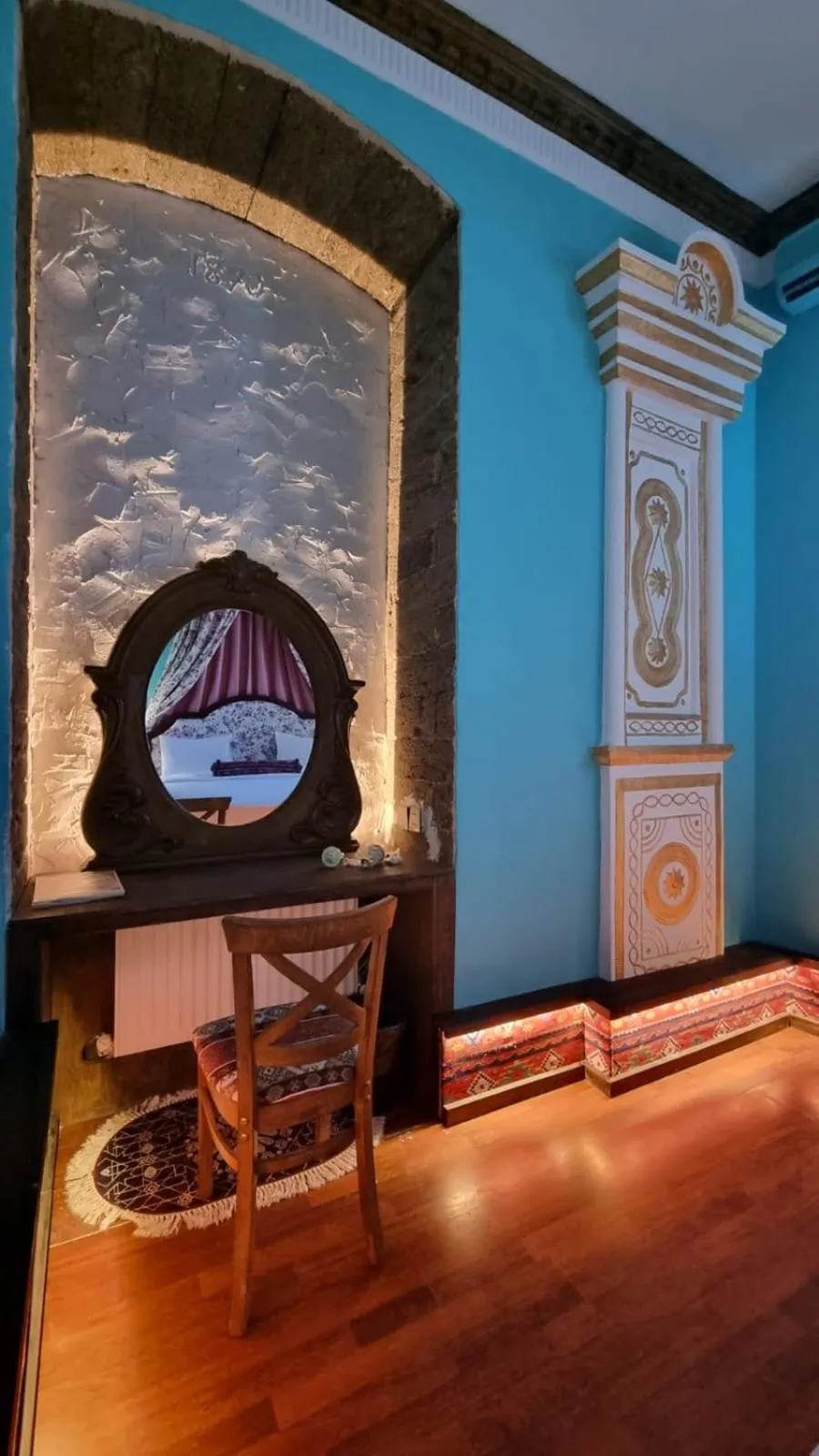 Living room in Apartments History 1870