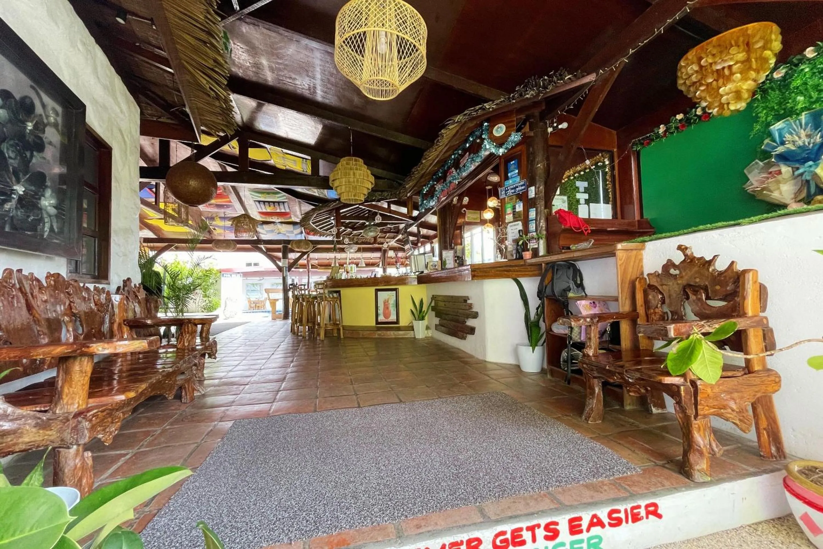 Lounge or bar in Oriental Hill Sabang Resort Puerto Galera