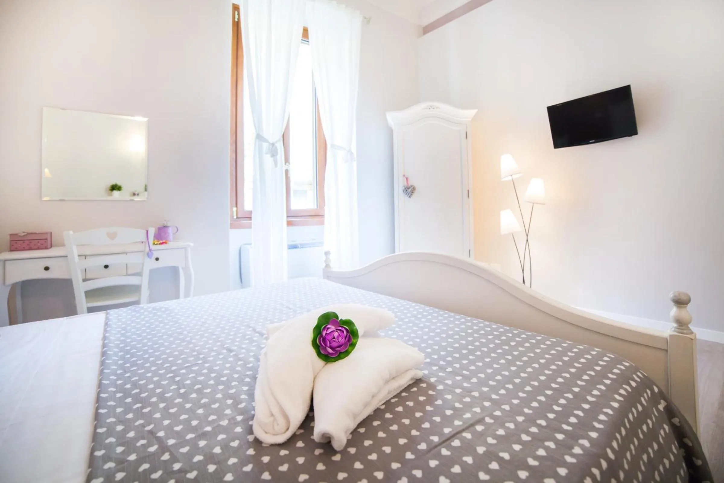 Photo of the whole room, Bed in B&B Vatican's Keys