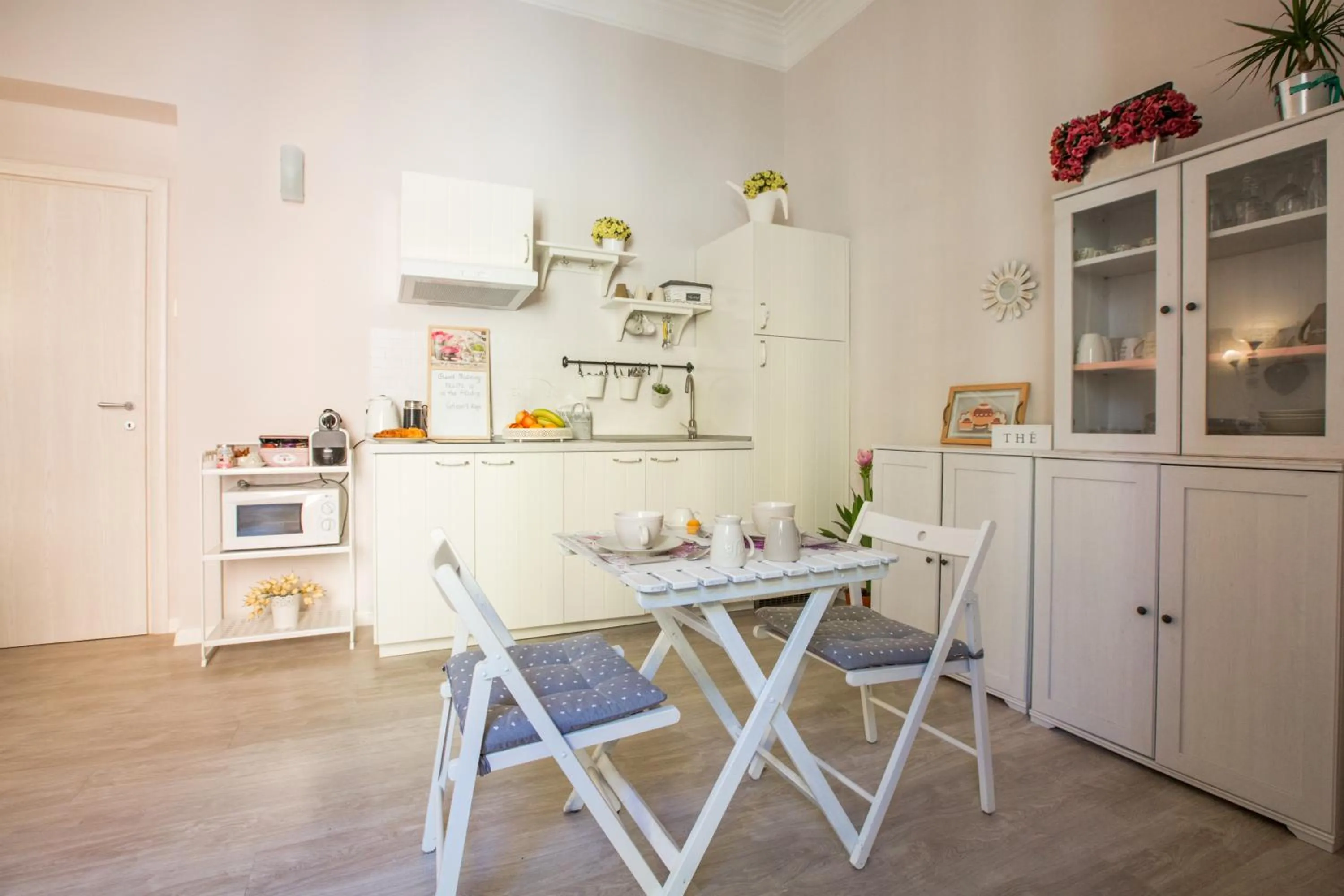 Dining area in B&B Vatican's Keys