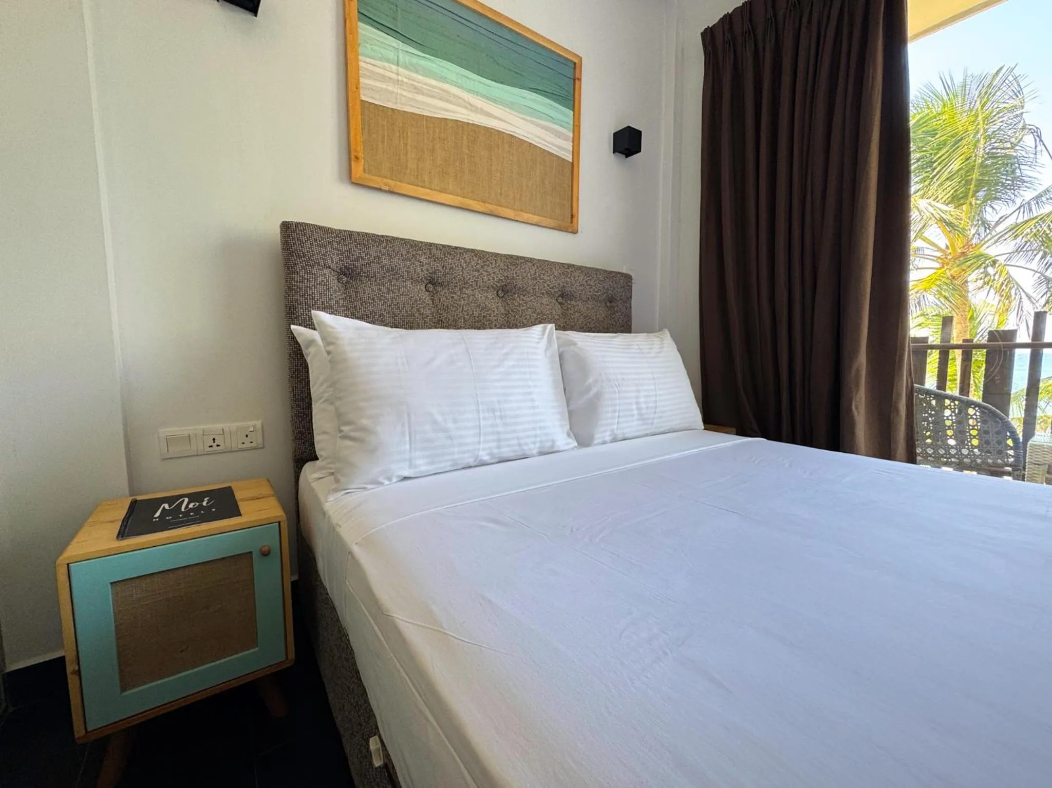 Bed in Moi Induruwa by DBI